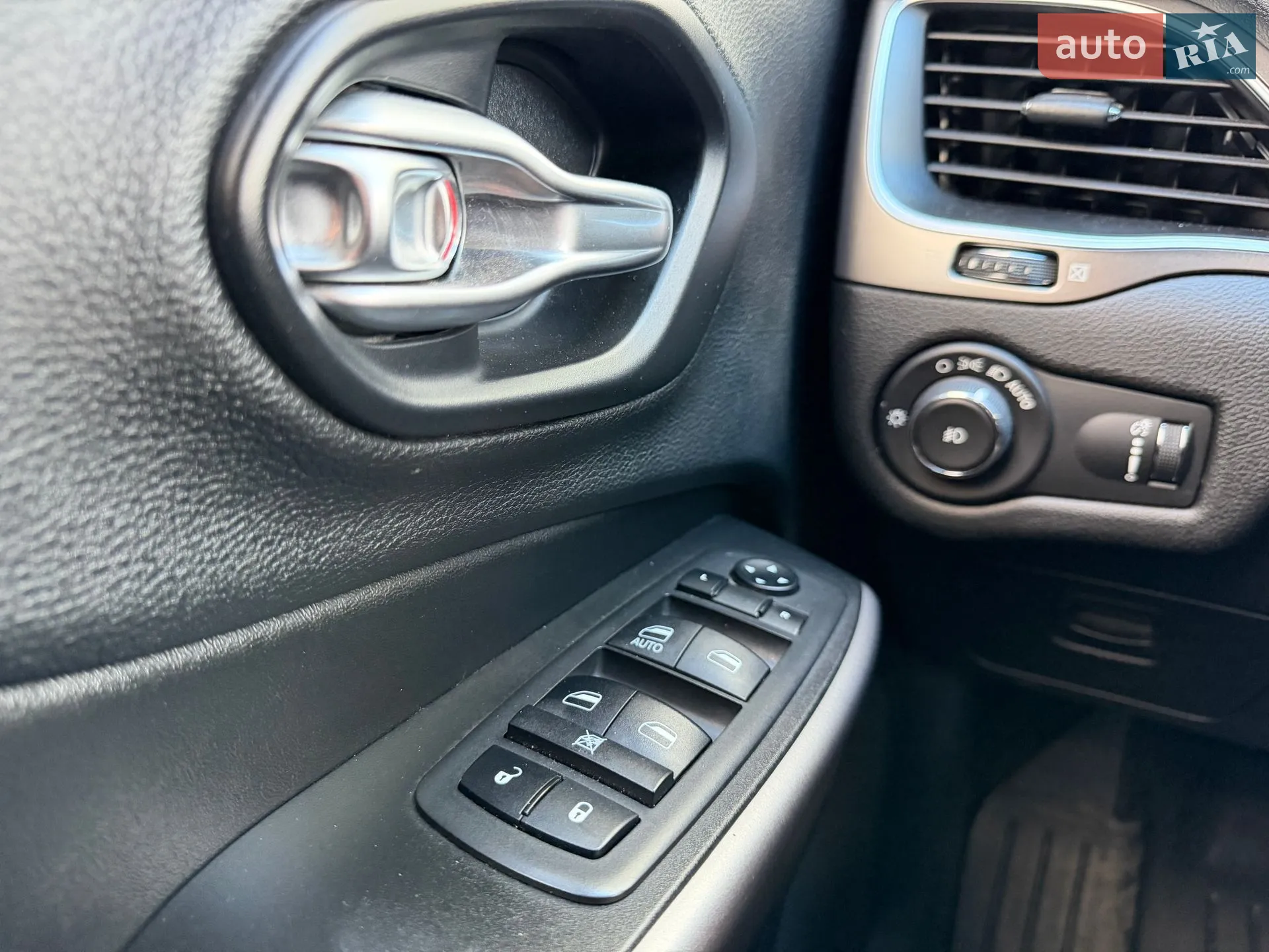 2019 Jeep Cherokee - мініатюра 53