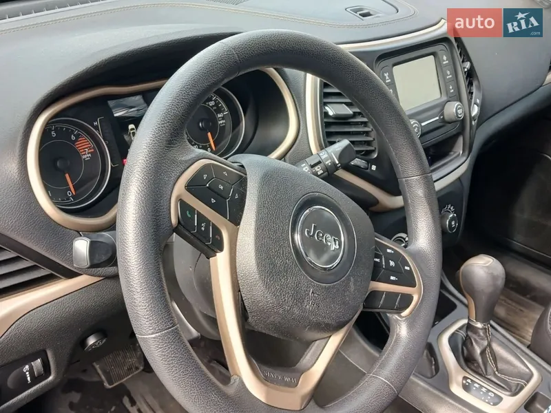 Jeep Cherokee 2018 VIN 1C4PJLCB1JD596272 фото оголошення 8 з 52