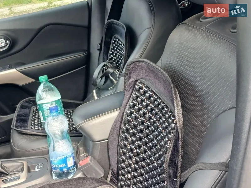 Jeep Cherokee 2018 VIN 1C4PJLCB1JD596272 фото оголошення 9 з 52