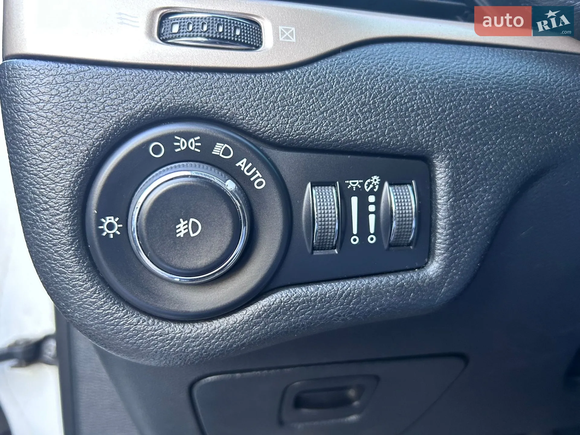 2016 Jeep Cherokee - мініатюра 17