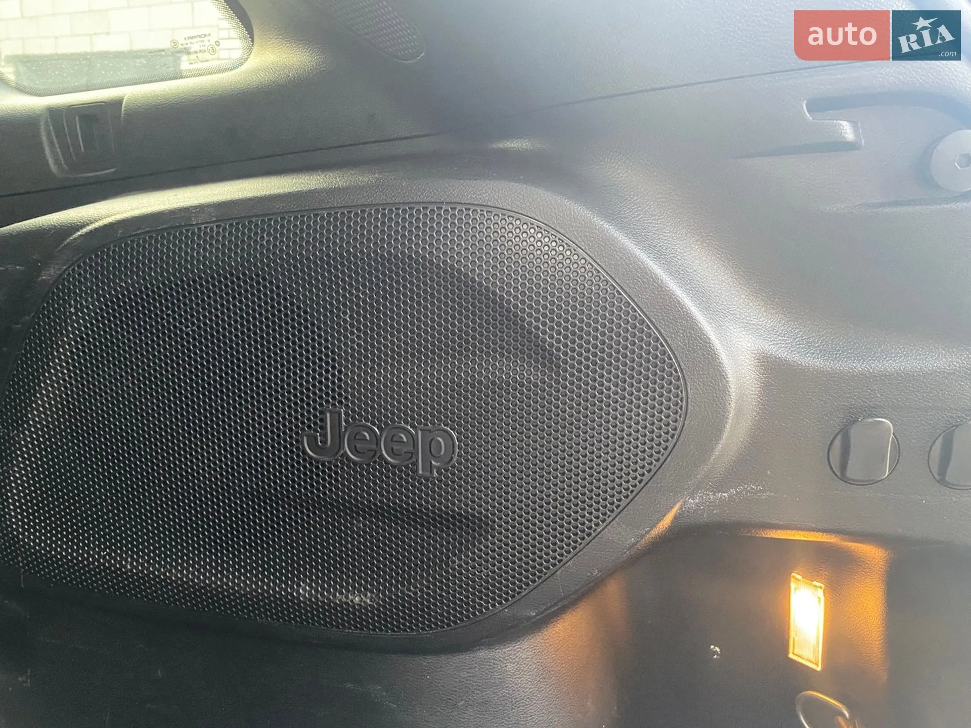 2019 Jeep Cherokee - мініатюра 15