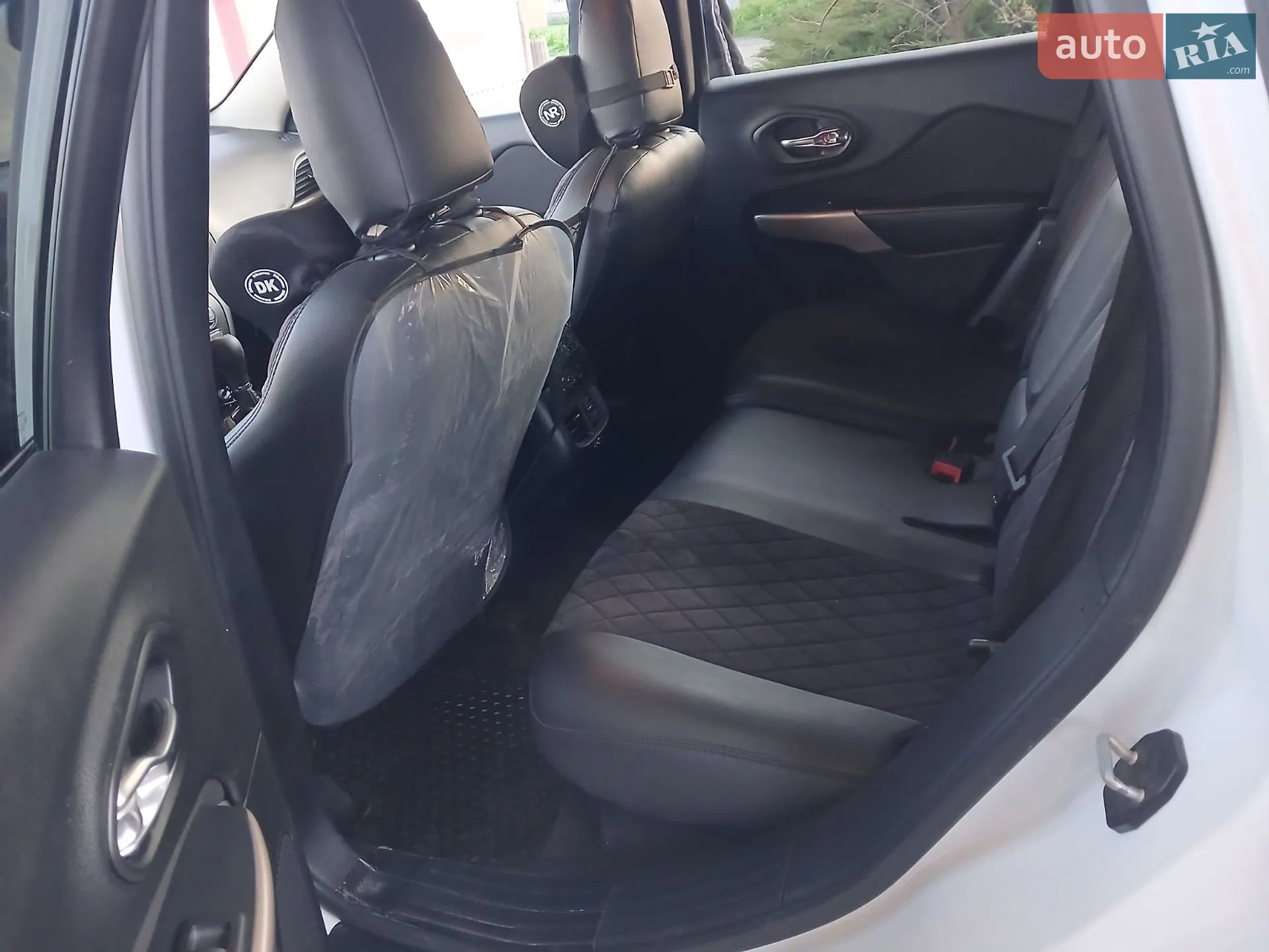 2017 Jeep Cherokee - мініатюра 17