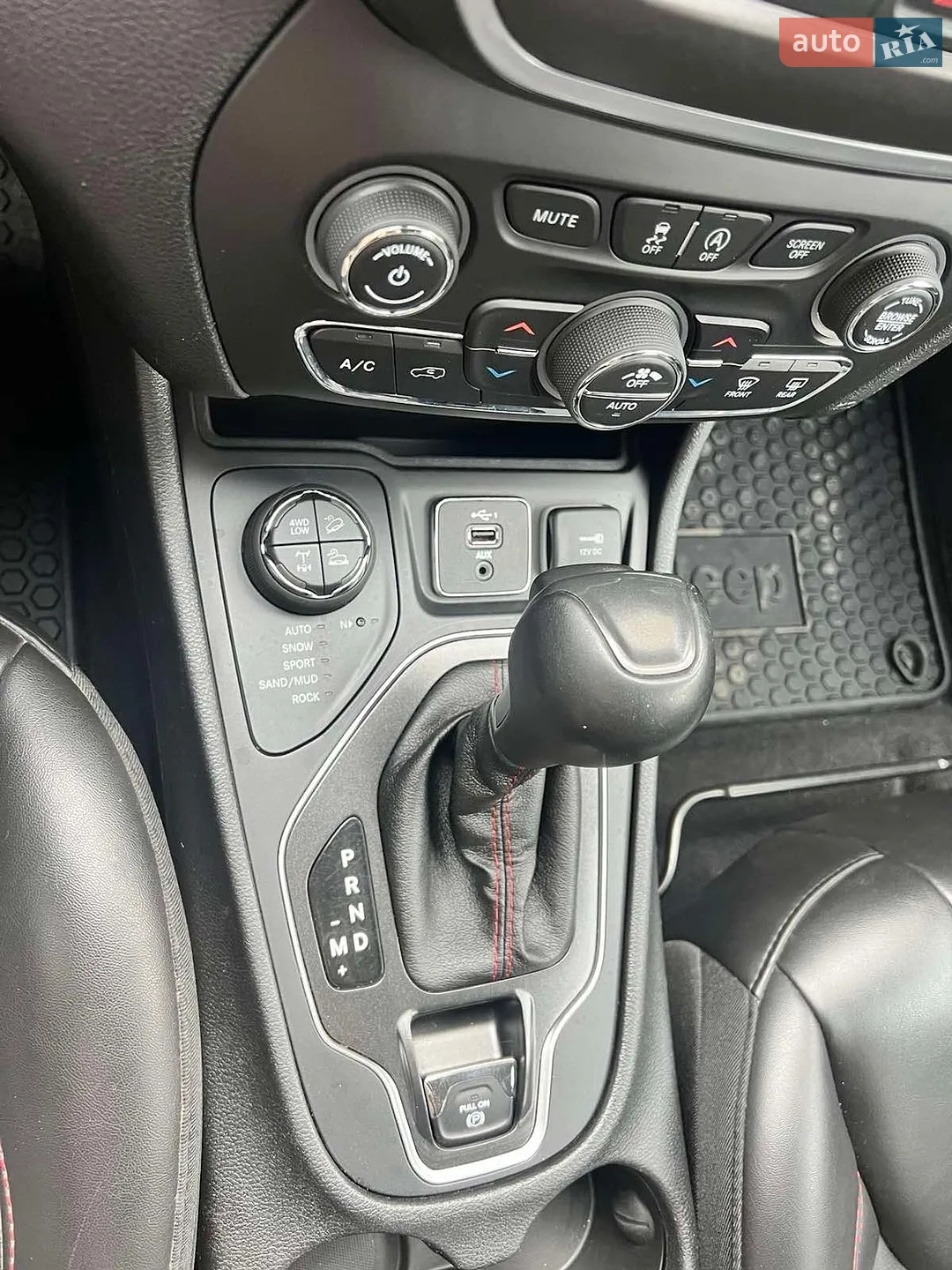 2019 Jeep Cherokee - мініатюра 11