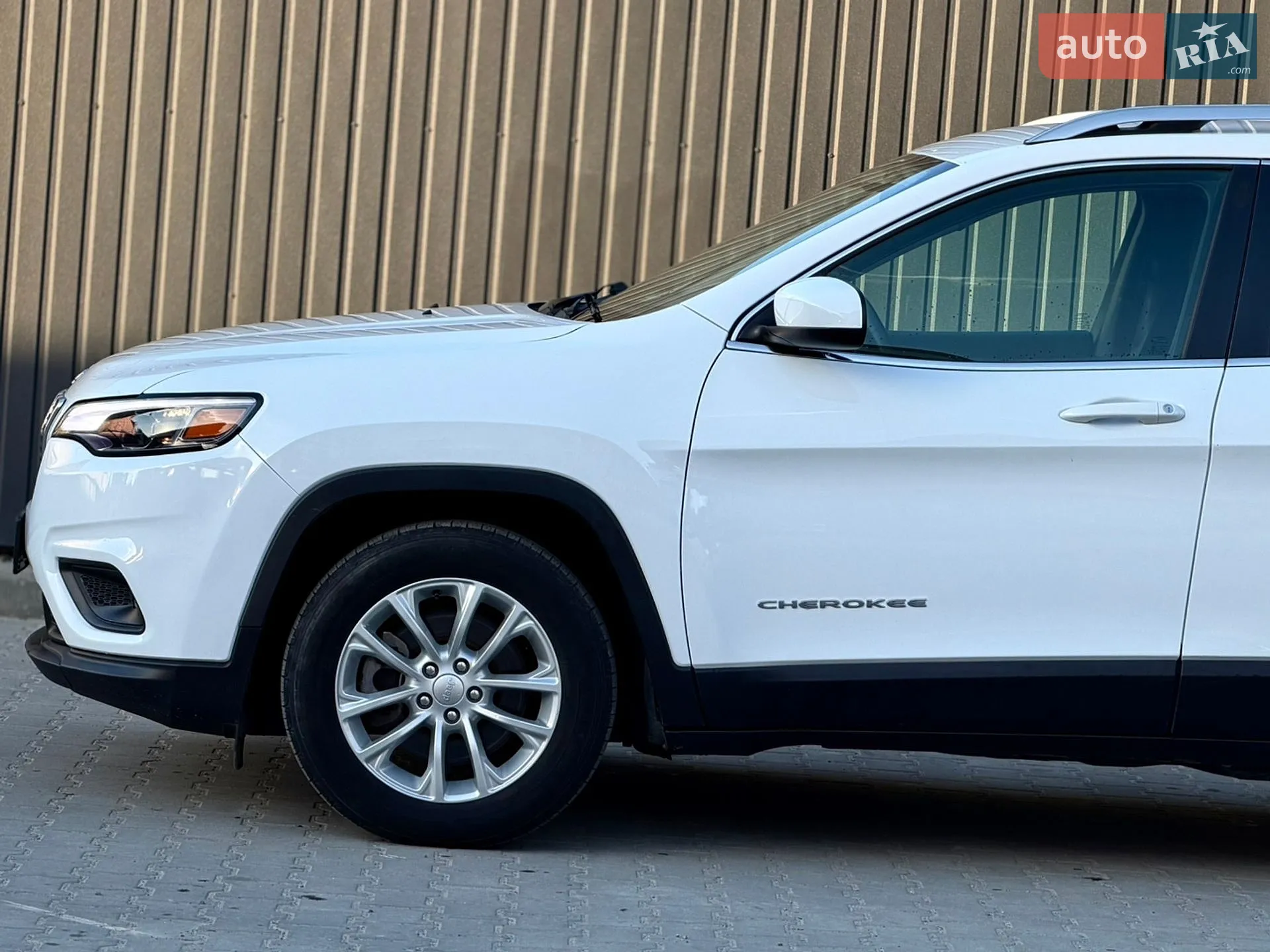 2019 Jeep Cherokee - мініатюра 16