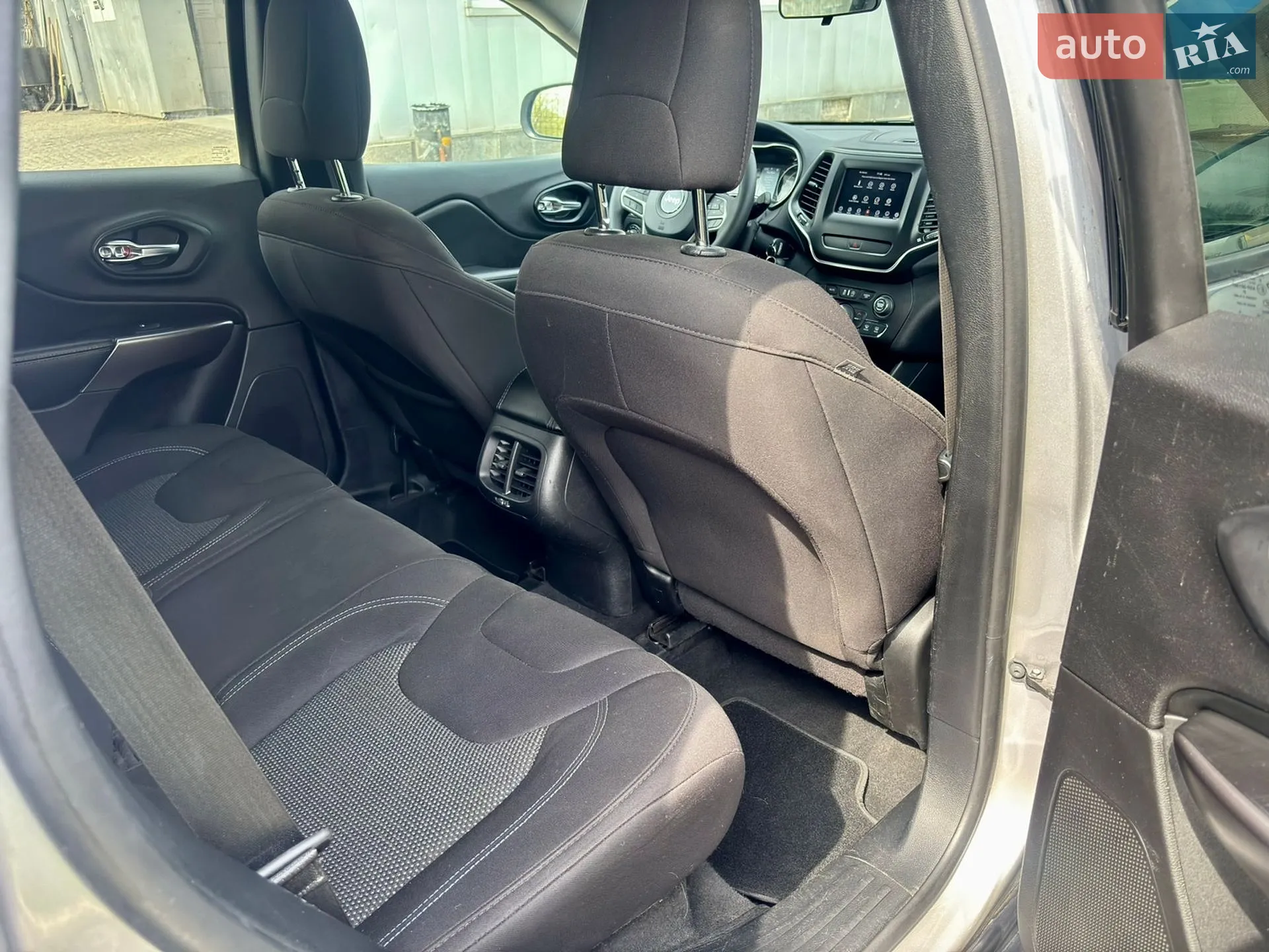2020 Jeep Cherokee - мініатюра 27