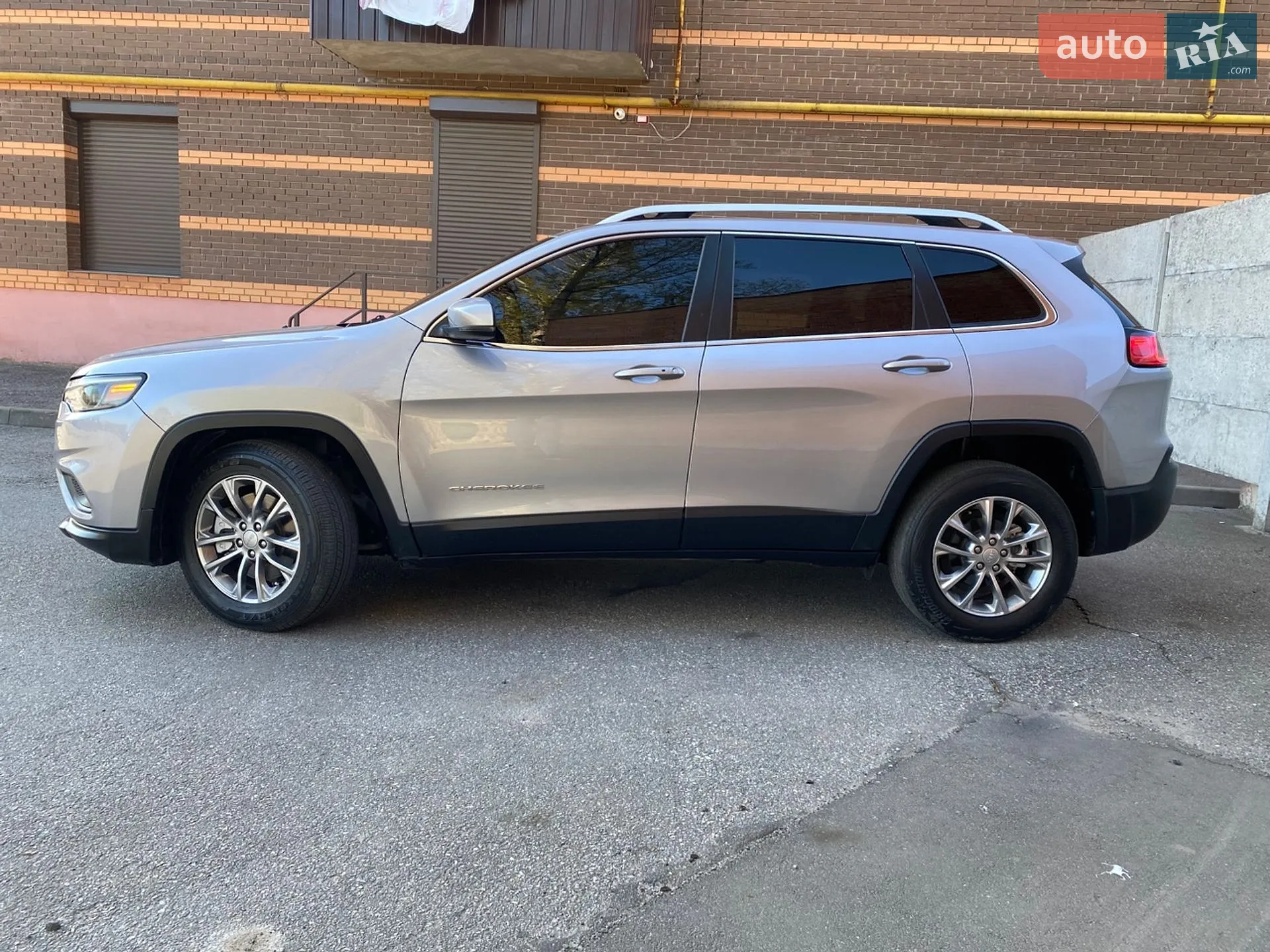 2020 Jeep Cherokee - мініатюра 3
