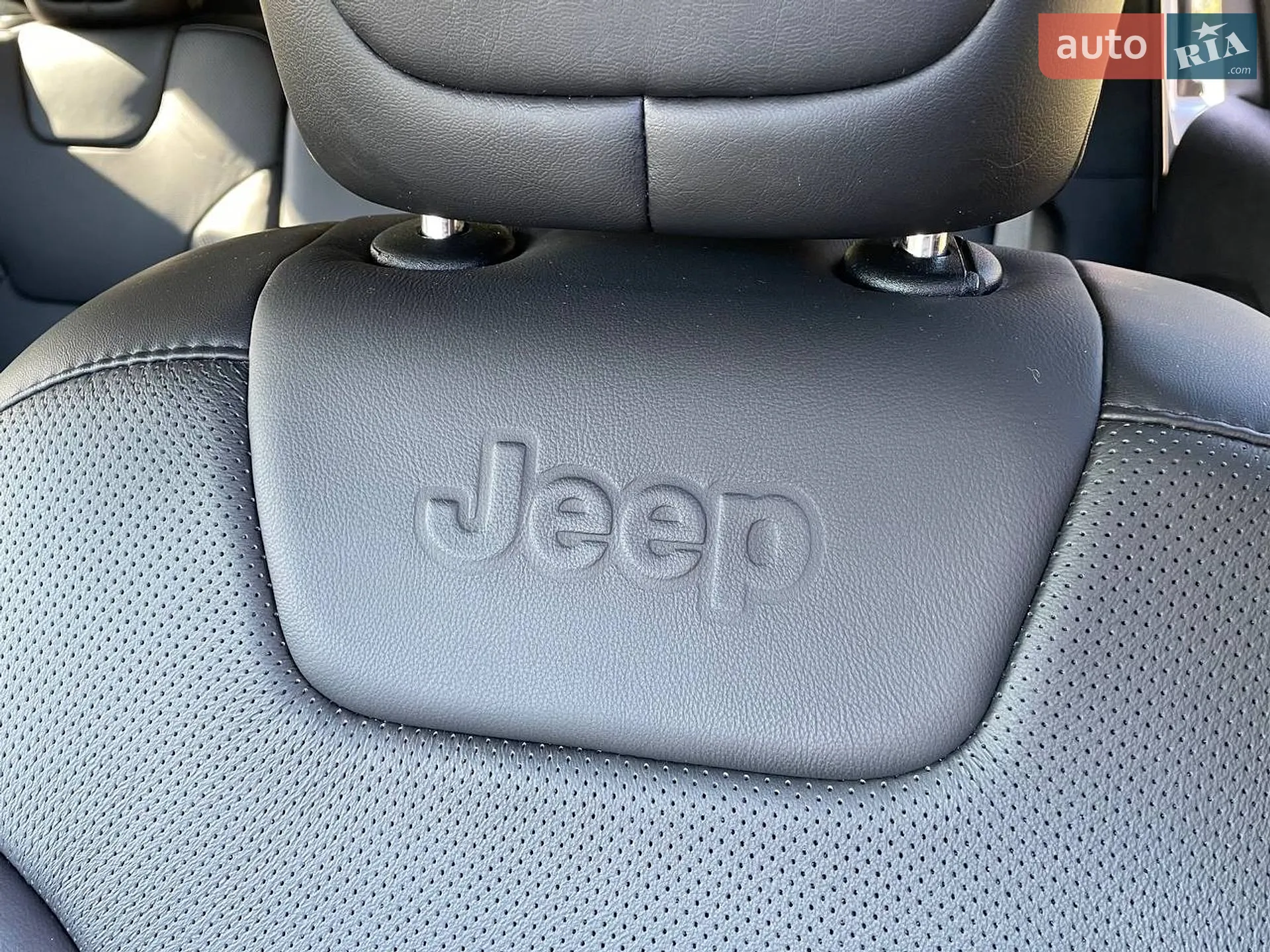 2020 Jeep Cherokee - мініатюра 42
