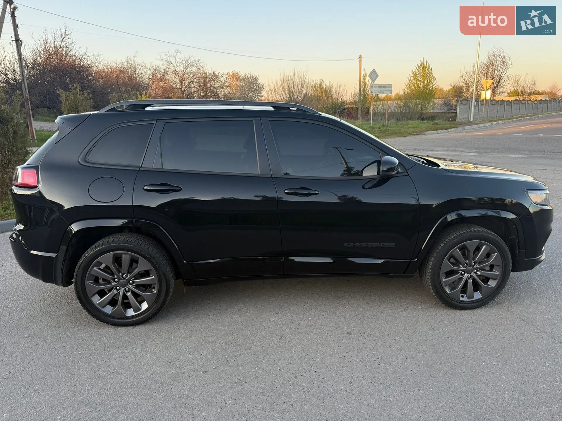 2020 Jeep Cherokee - мініатюра 3