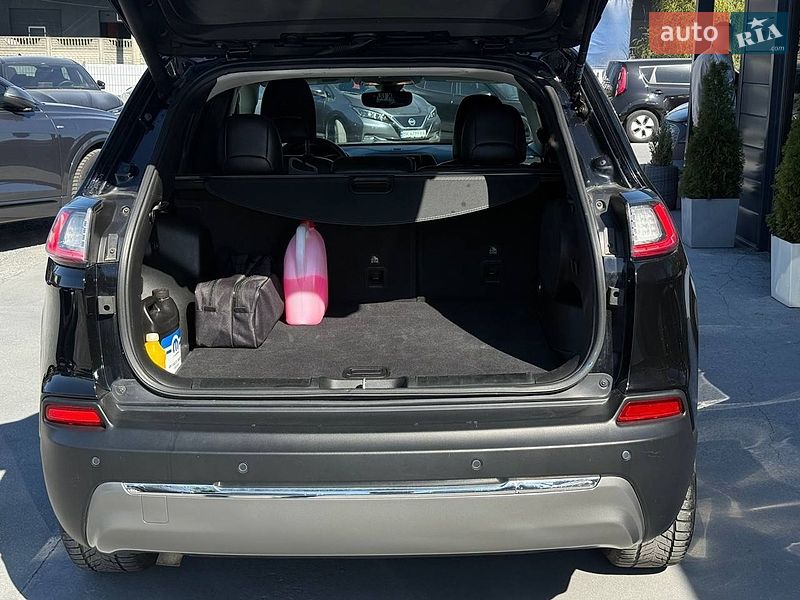 Внедорожник / Кроссовер Jeep Cherokee 2019 в Ровно