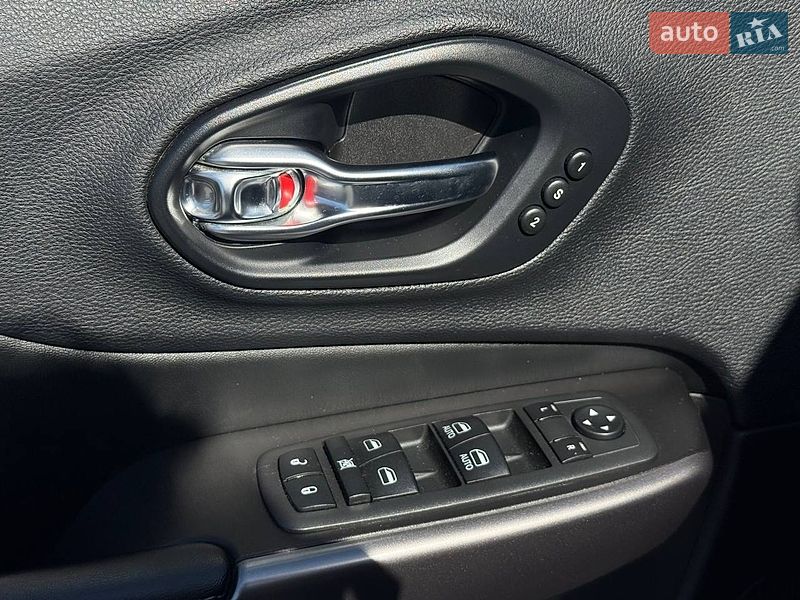 Внедорожник / Кроссовер Jeep Cherokee 2019 в Ровно