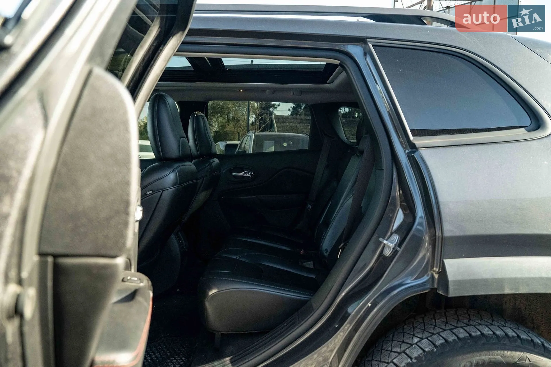 2019 Jeep Cherokee - мініатюра 39