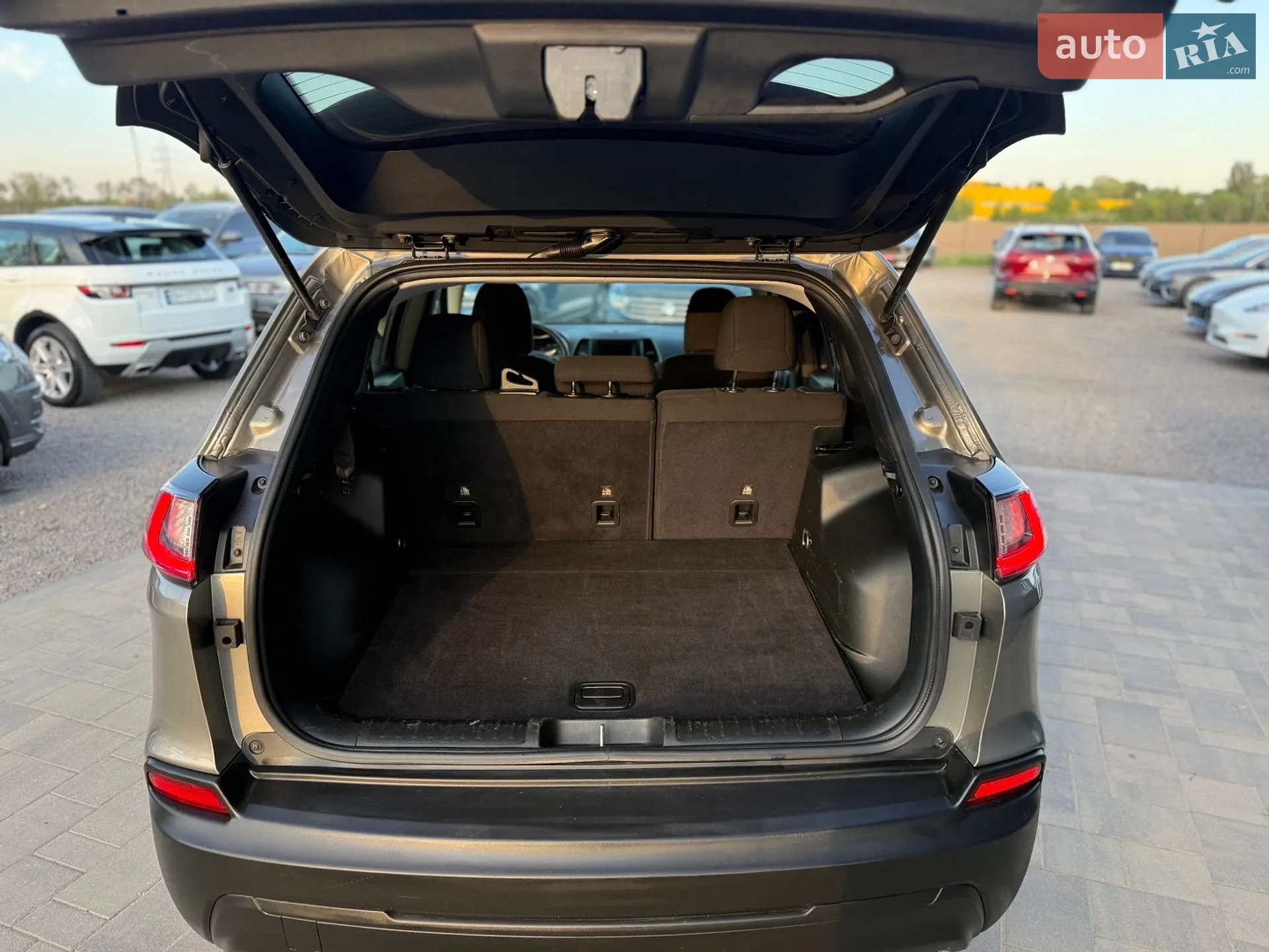 2019 Jeep Cherokee - мініатюра 14