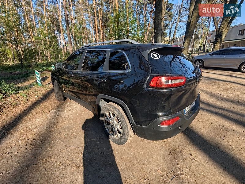Внедорожник / Кроссовер Jeep Cherokee 2016 в Киеве