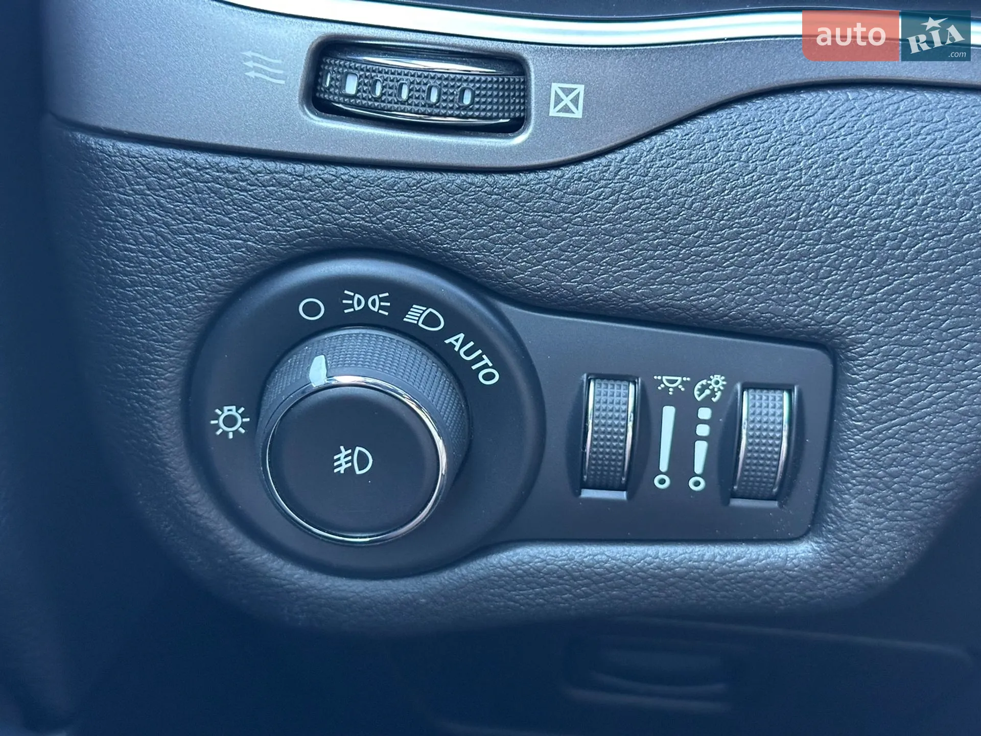 2019 Jeep Cherokee - мініатюра 34