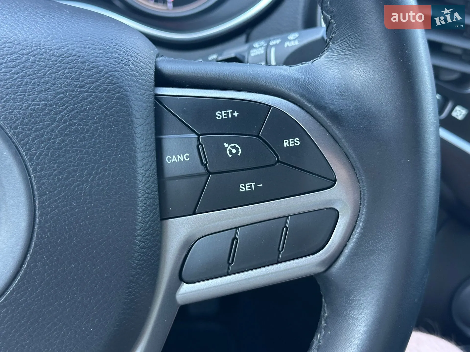 2019 Jeep Cherokee - мініатюра 36