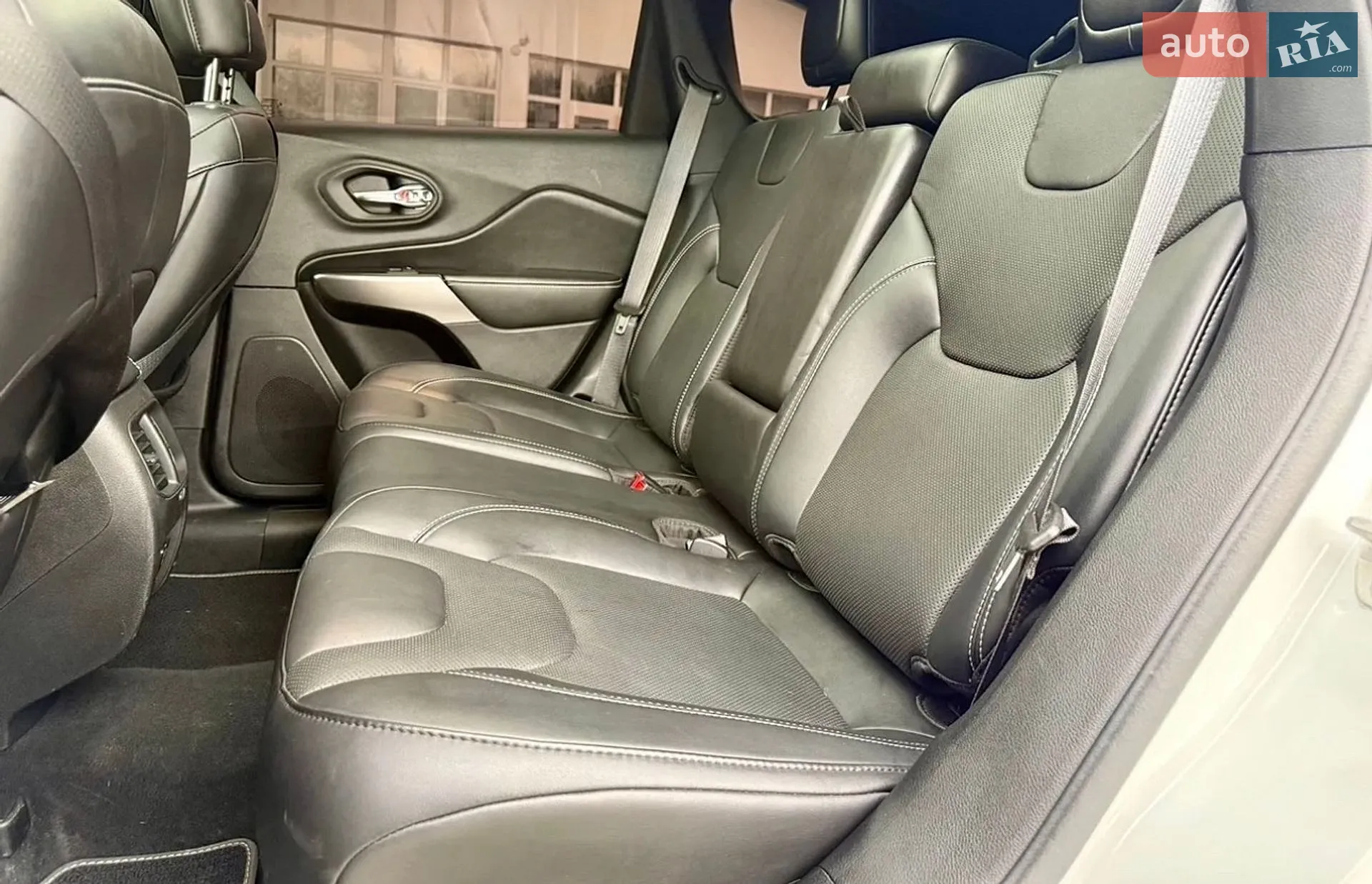2018 Jeep Cherokee - мініатюра 17