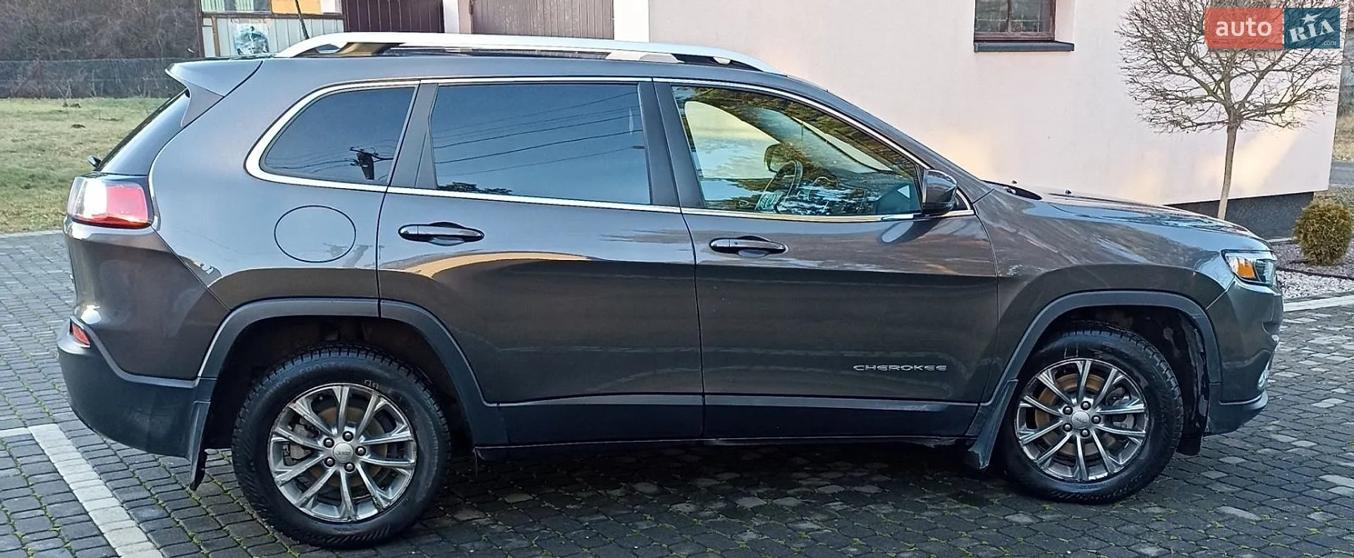 2019 Jeep Cherokee - мініатюра 3