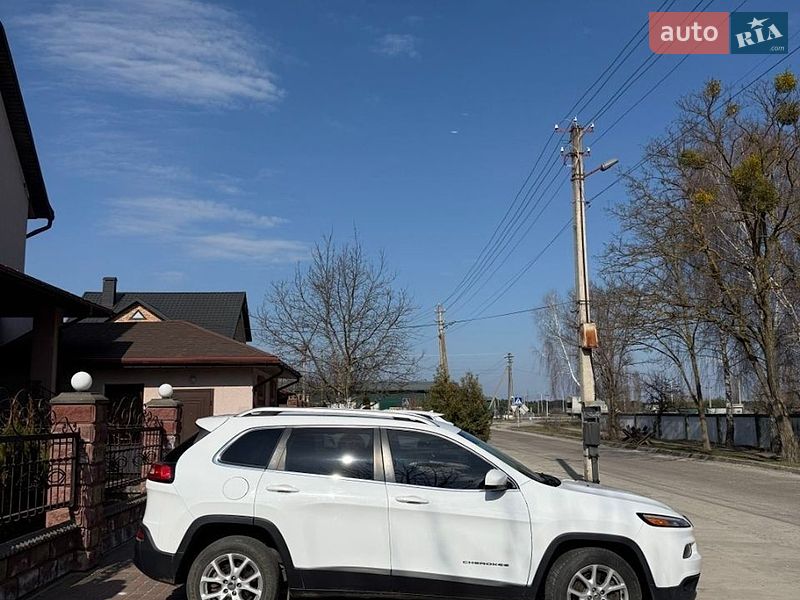 Внедорожник / Кроссовер Jeep Cherokee 2016 в Вараше