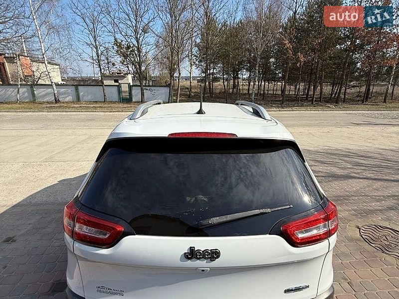 Внедорожник / Кроссовер Jeep Cherokee 2016 в Вараше