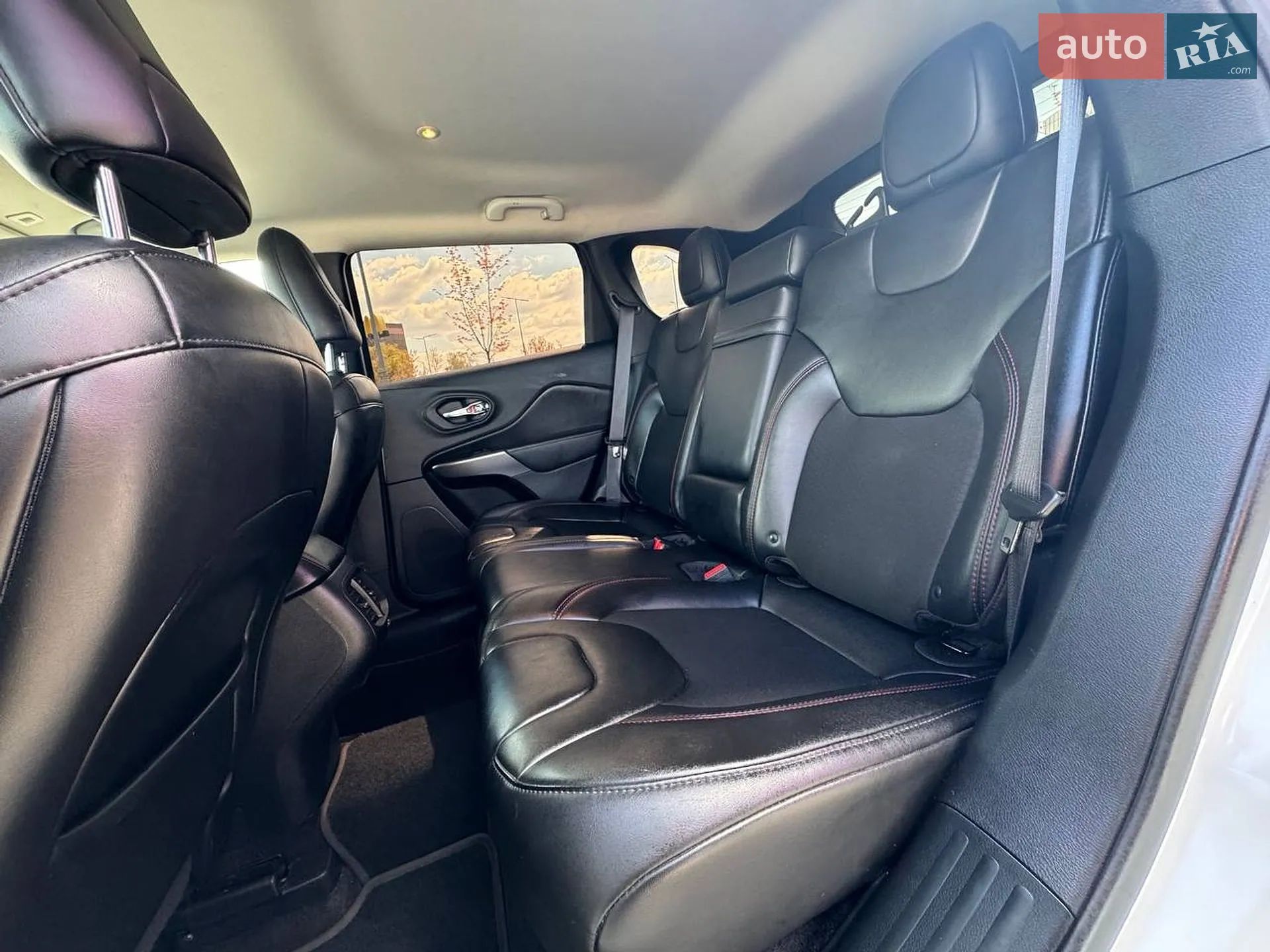 2019 Jeep Cherokee - мініатюра 9