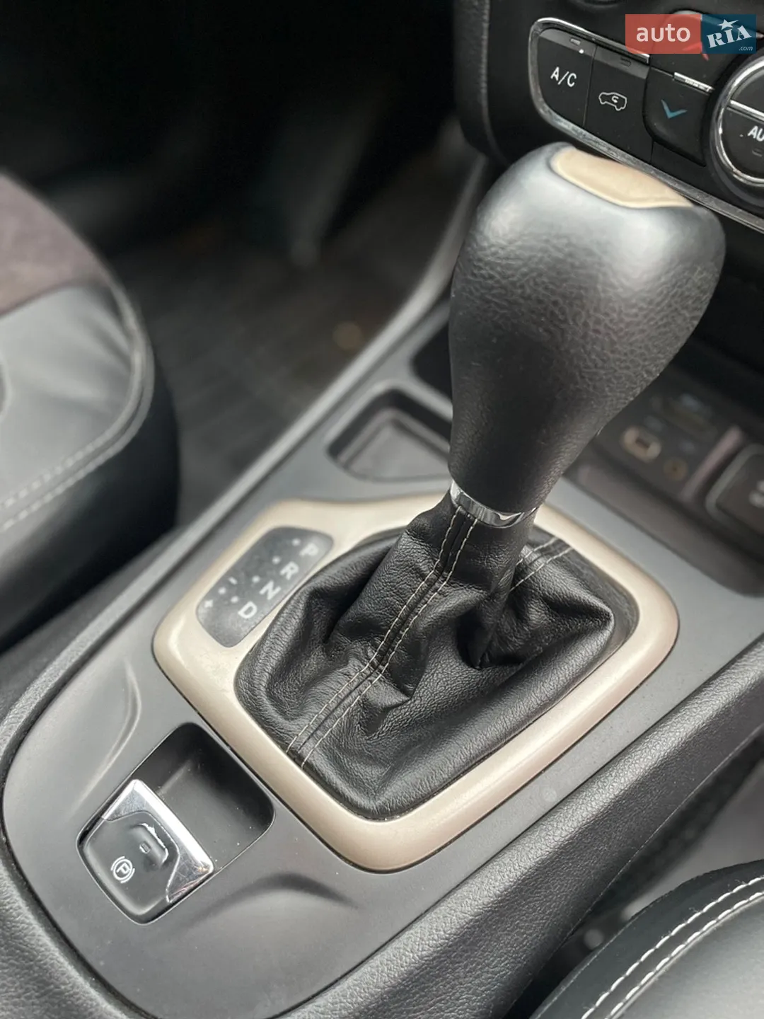 2016 Jeep Cherokee - мініатюра 16