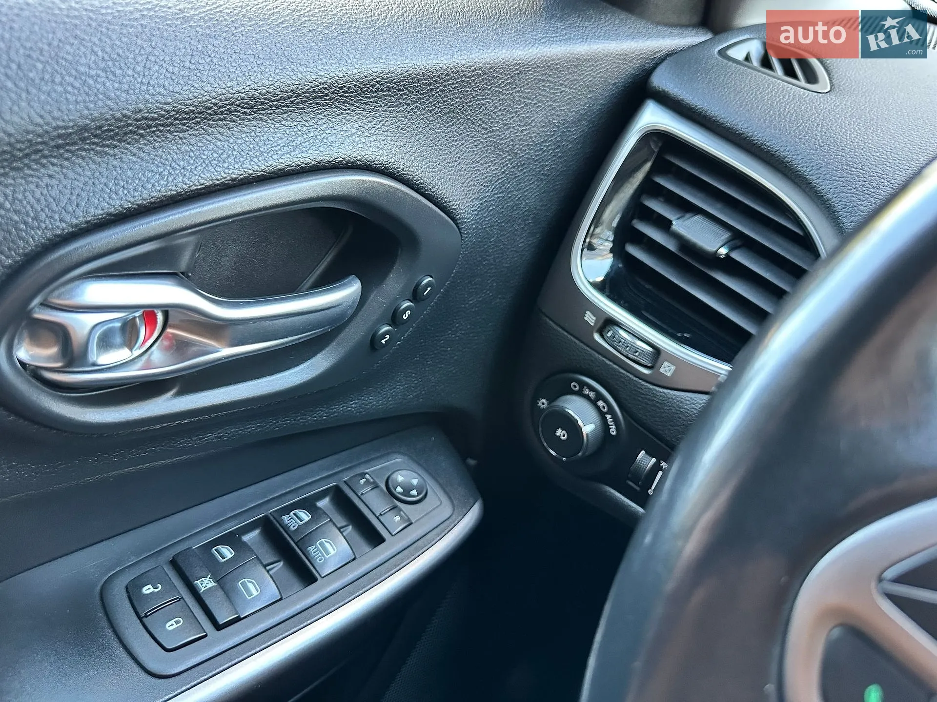 2019 Jeep Cherokee - мініатюра 13