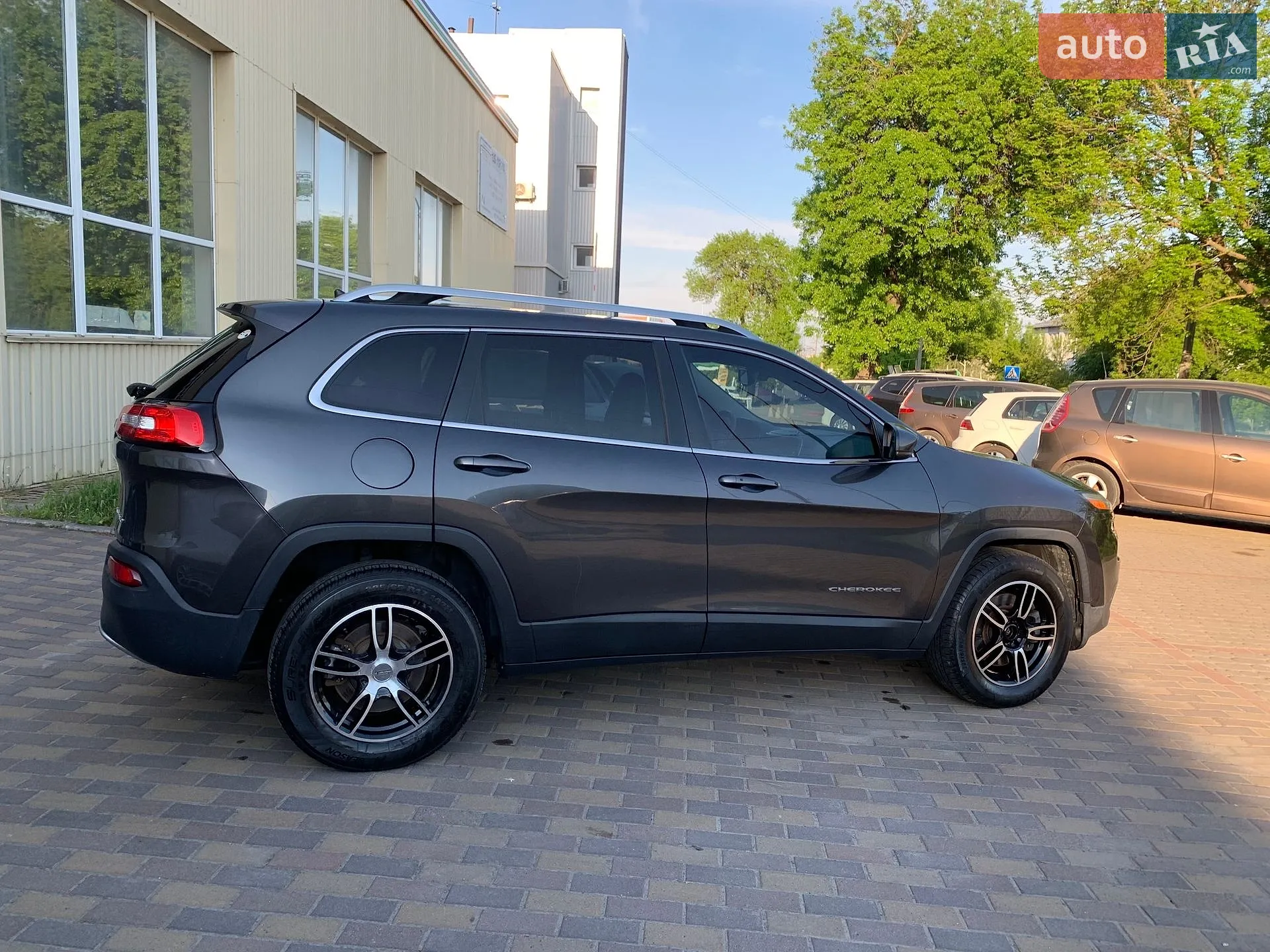 2015 Jeep Cherokee - мініатюра 6