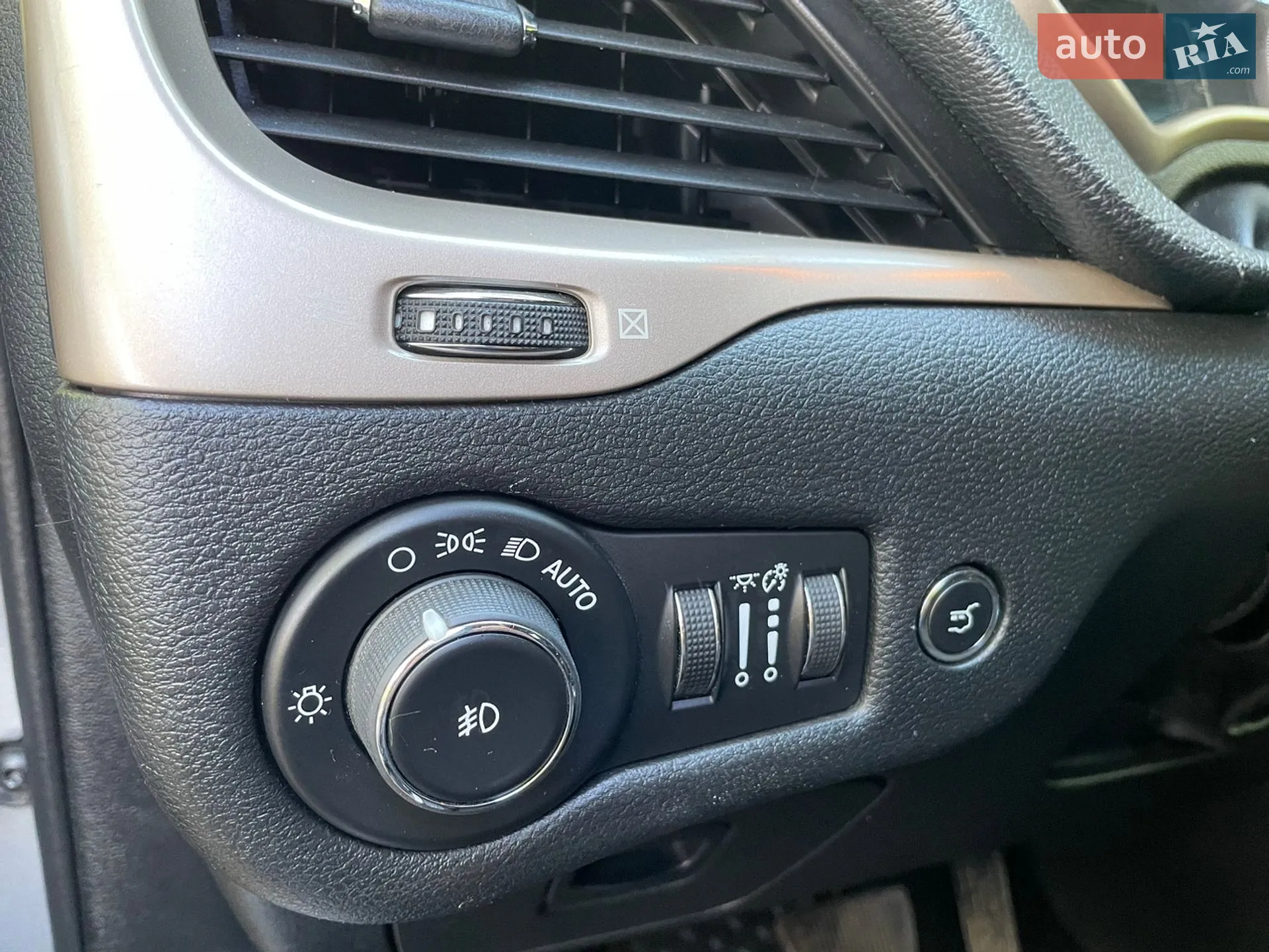 2013 Jeep Cherokee - мініатюра 32