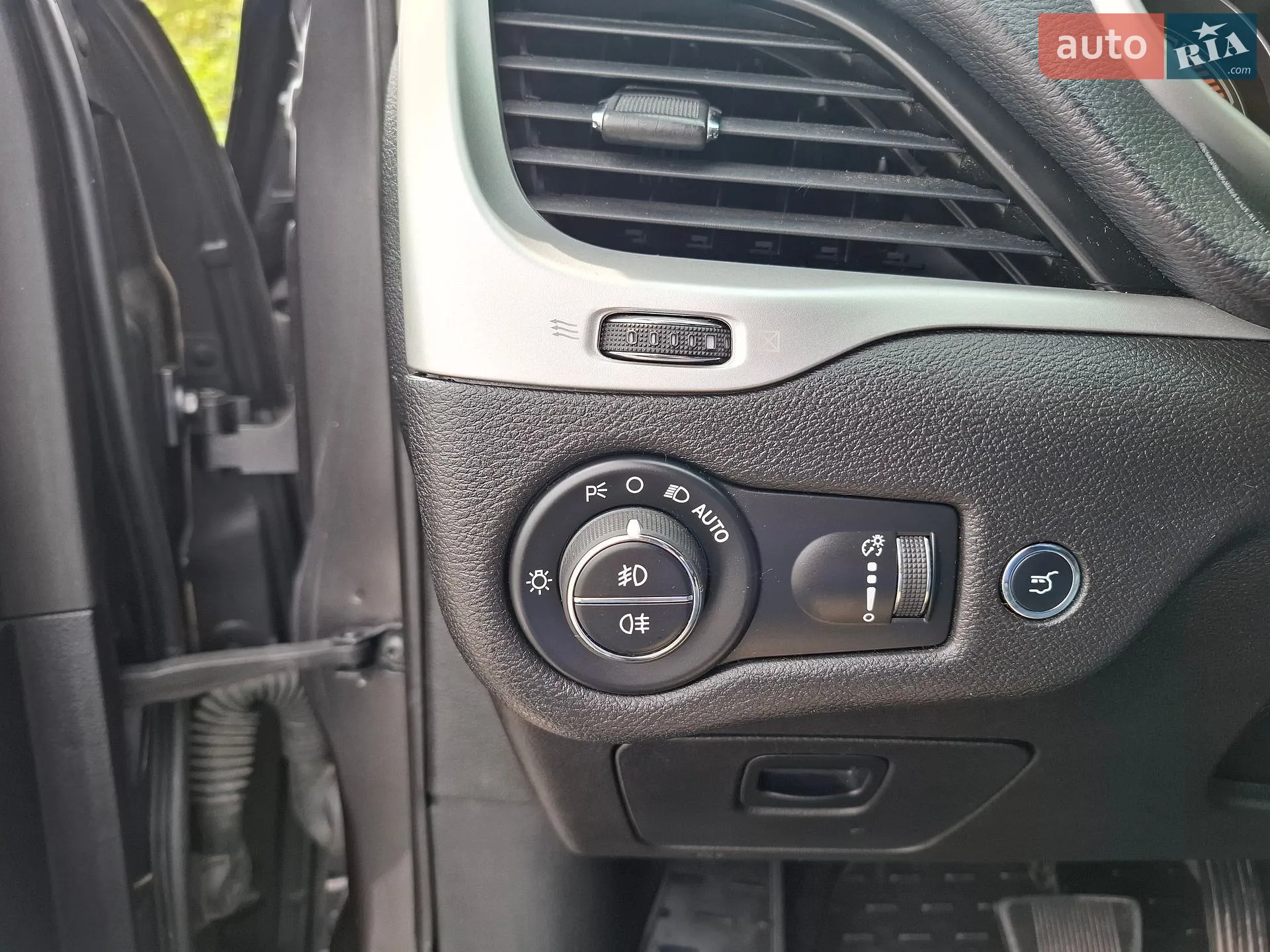 2016 Jeep Cherokee - мініатюра 20