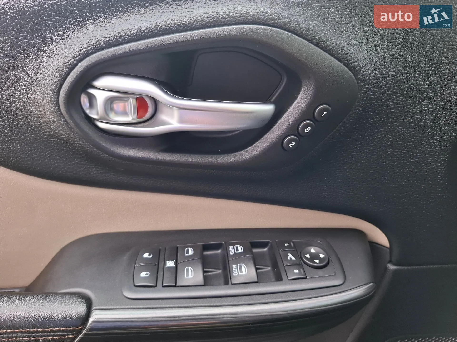 2016 Jeep Cherokee - мініатюра 23