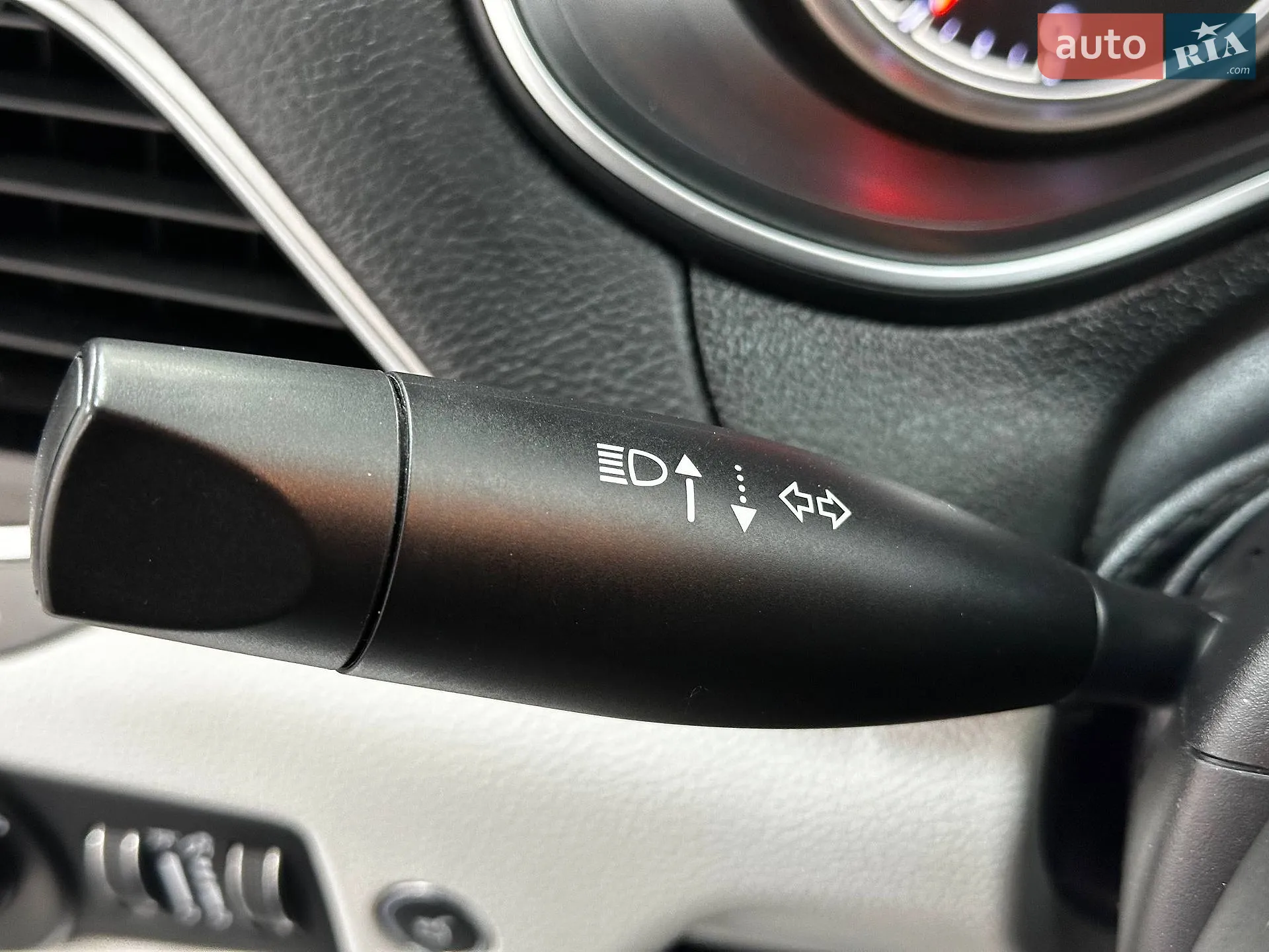 2019 Jeep Cherokee - мініатюра 31