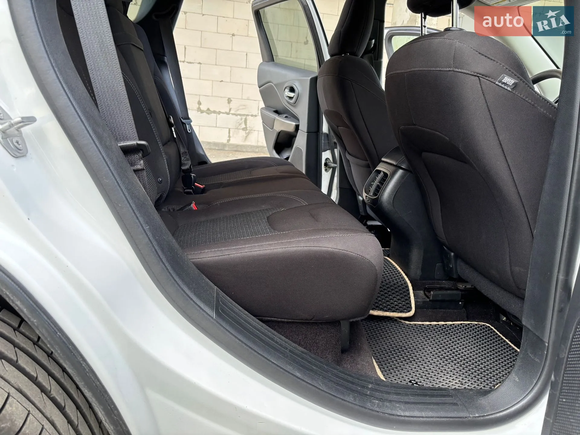 2018 Jeep Cherokee - мініатюра 29