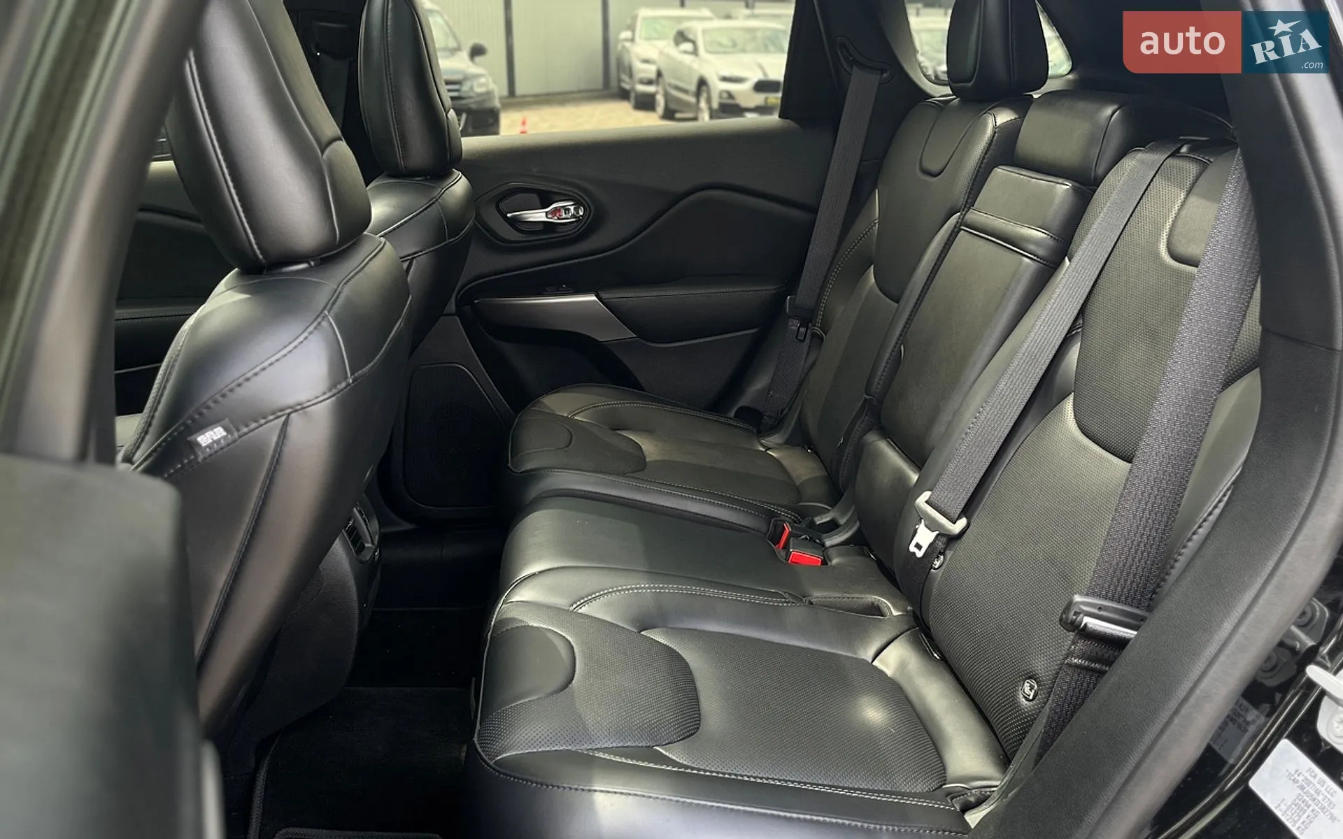 2019 Jeep Cherokee - мініатюра 28