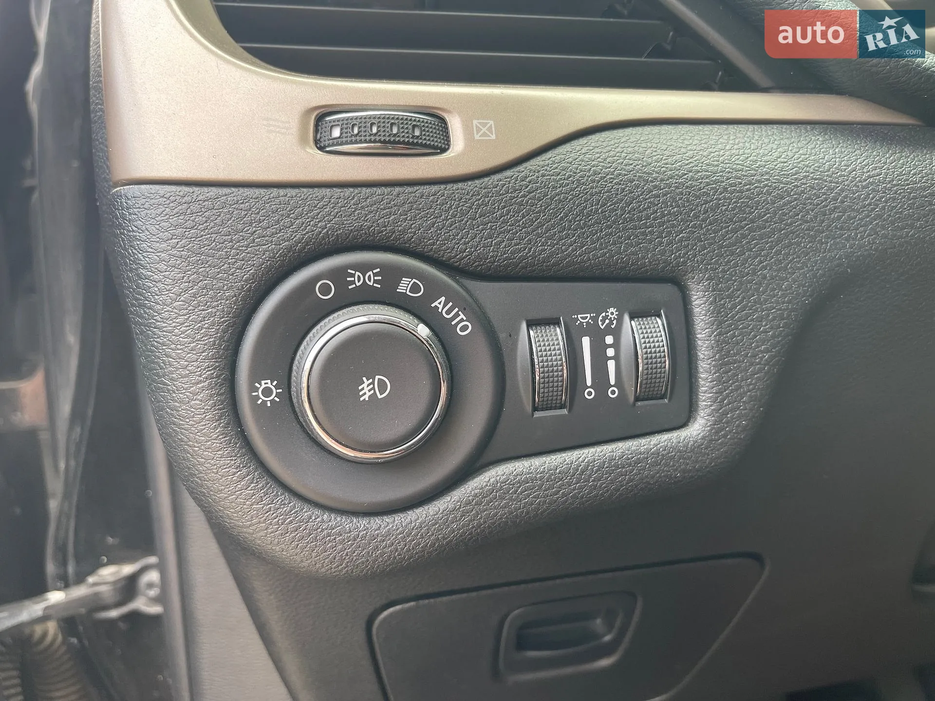2016 Jeep Cherokee - мініатюра 6