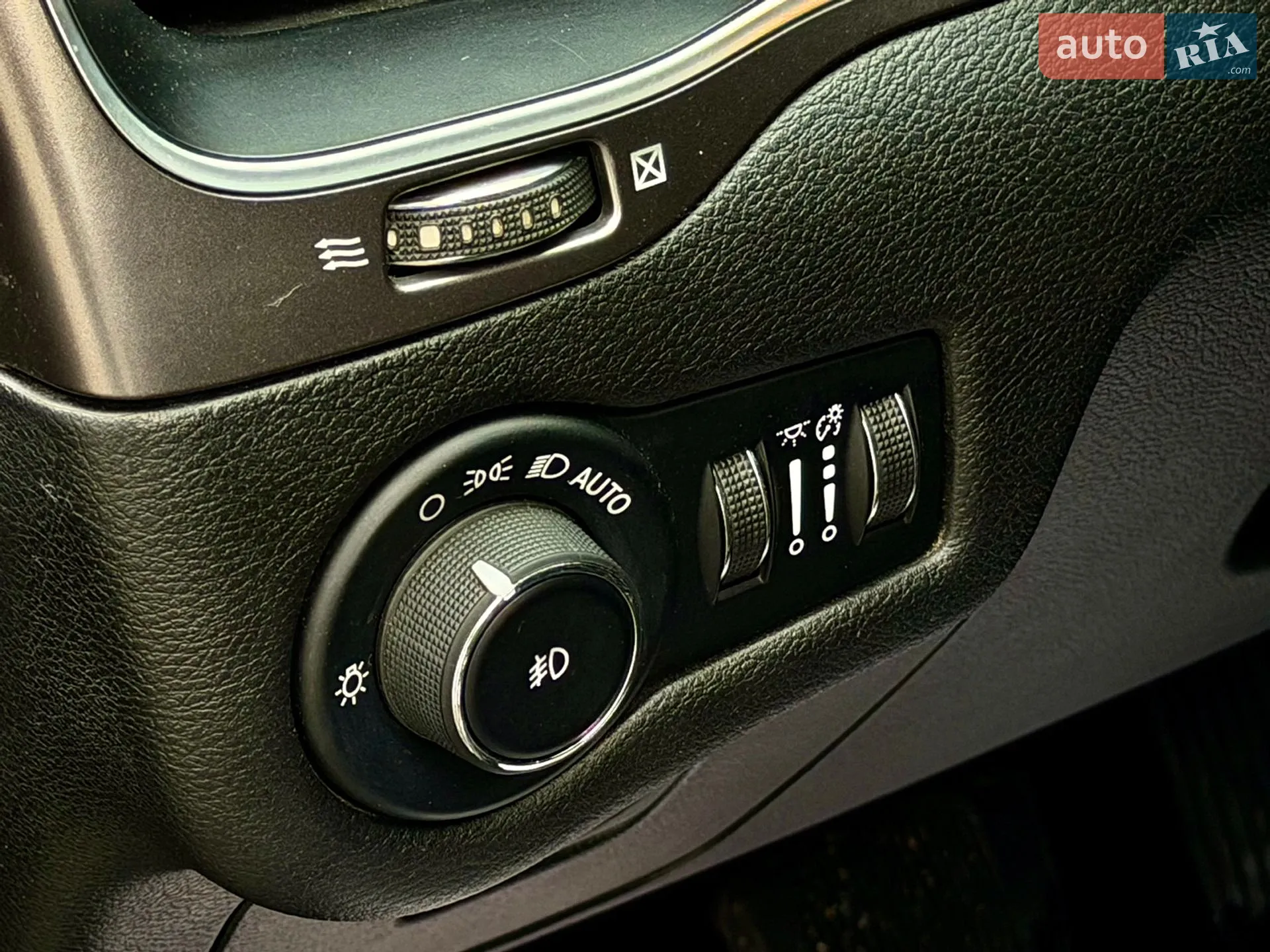 2019 Jeep Cherokee - мініатюра 14