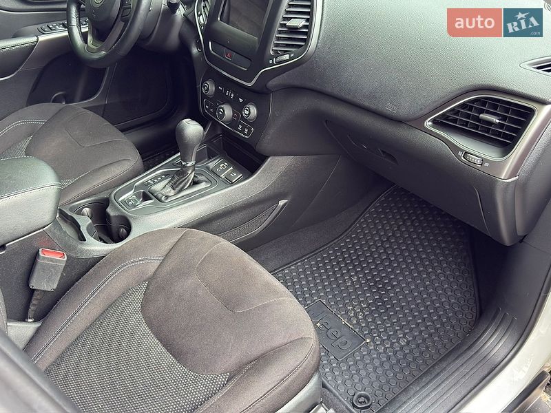 Внедорожник / Кроссовер Jeep Cherokee 2018 в Ровно
