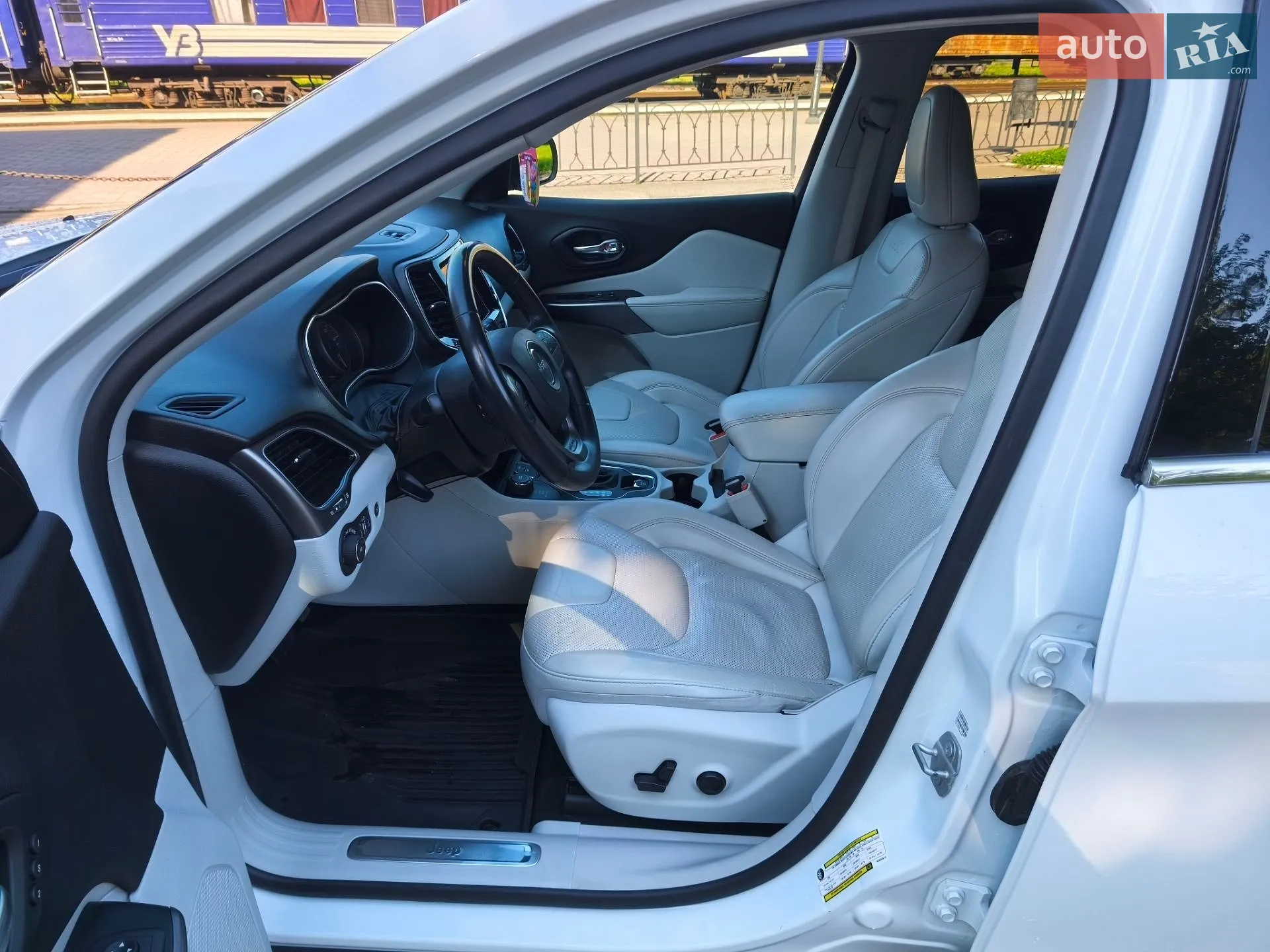 2019 Jeep Cherokee - мініатюра 18