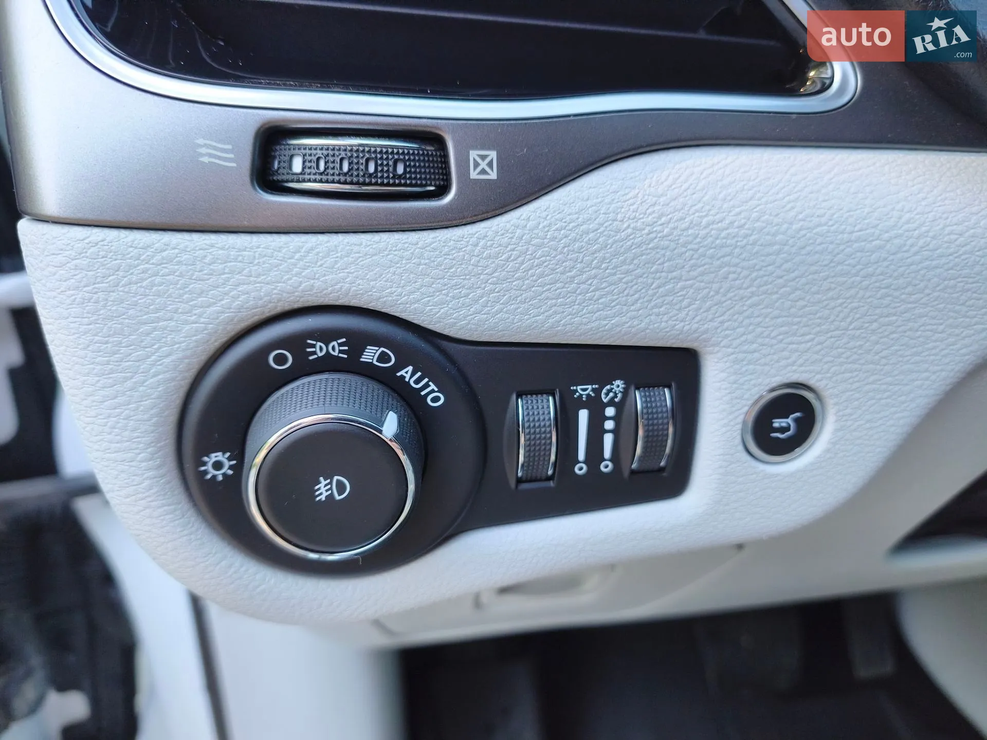 2019 Jeep Cherokee - мініатюра 21