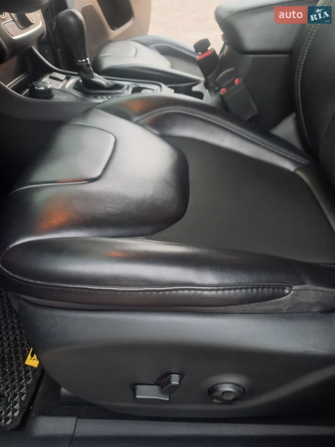 2019 Jeep Cherokee - мініатюра 27