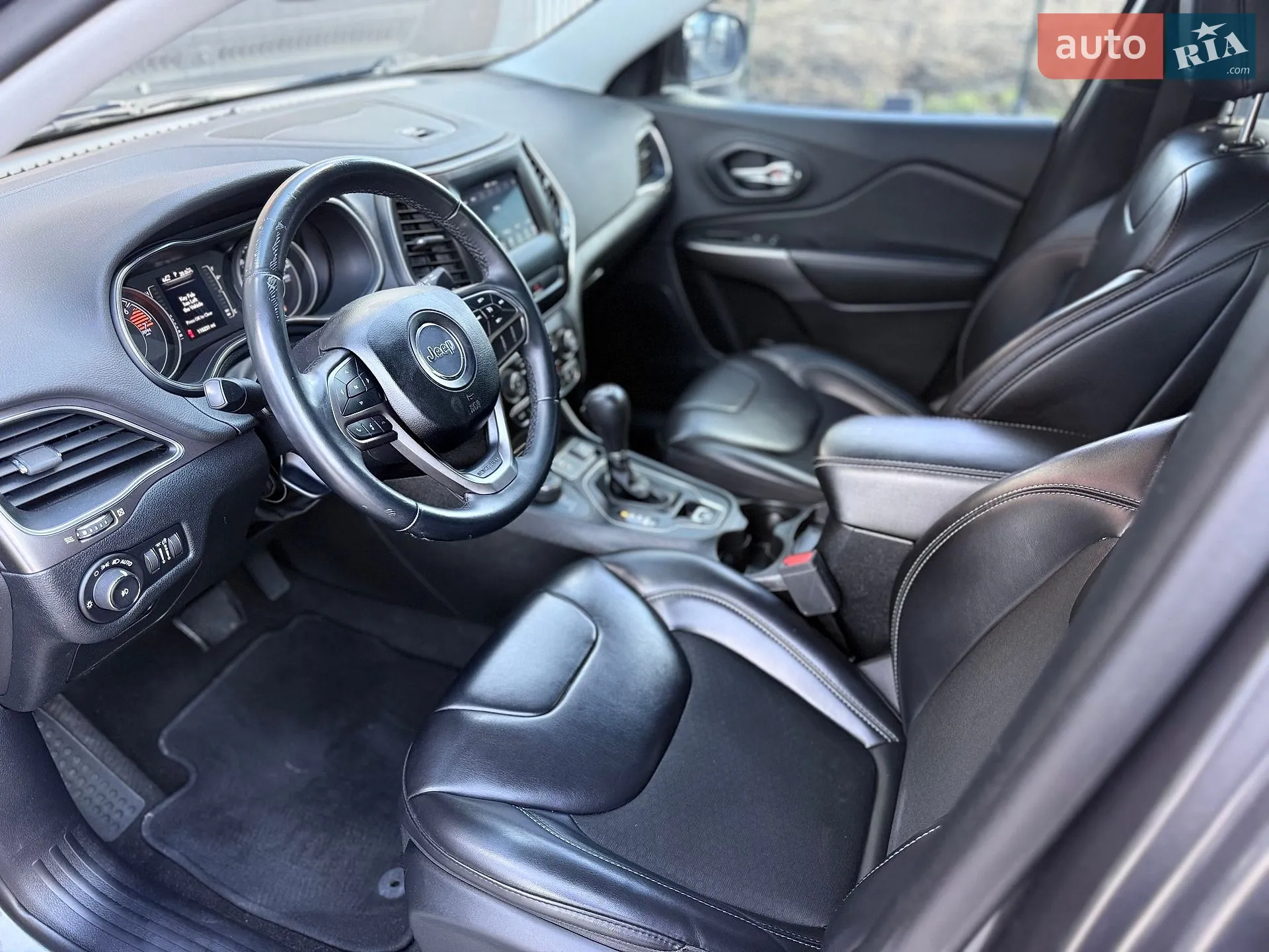 2019 Jeep Cherokee - мініатюра 28
