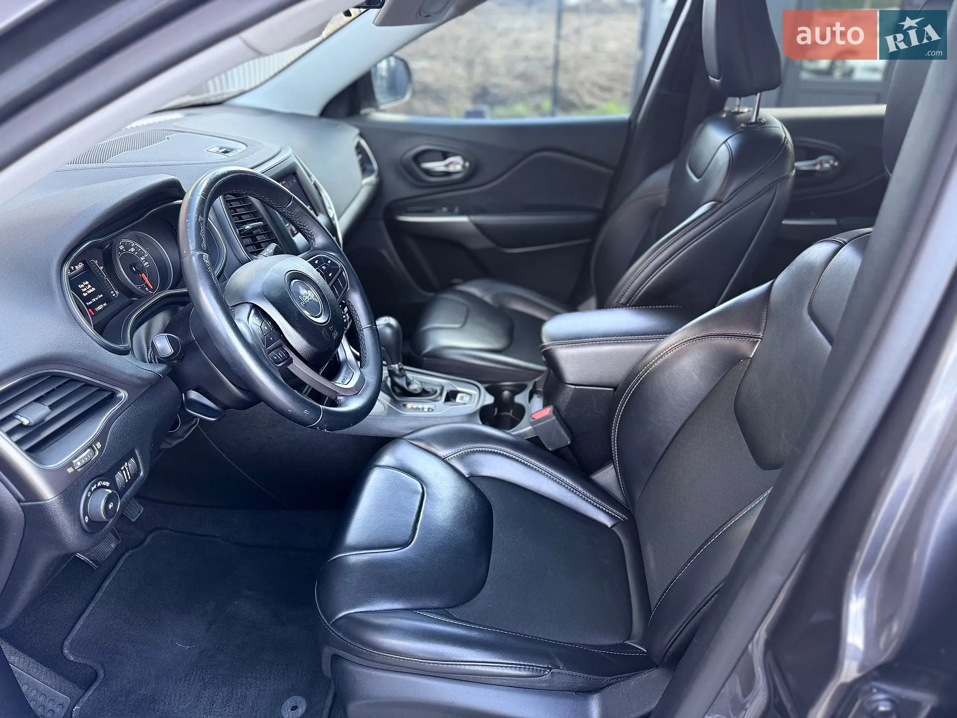 2019 Jeep Cherokee - мініатюра 29