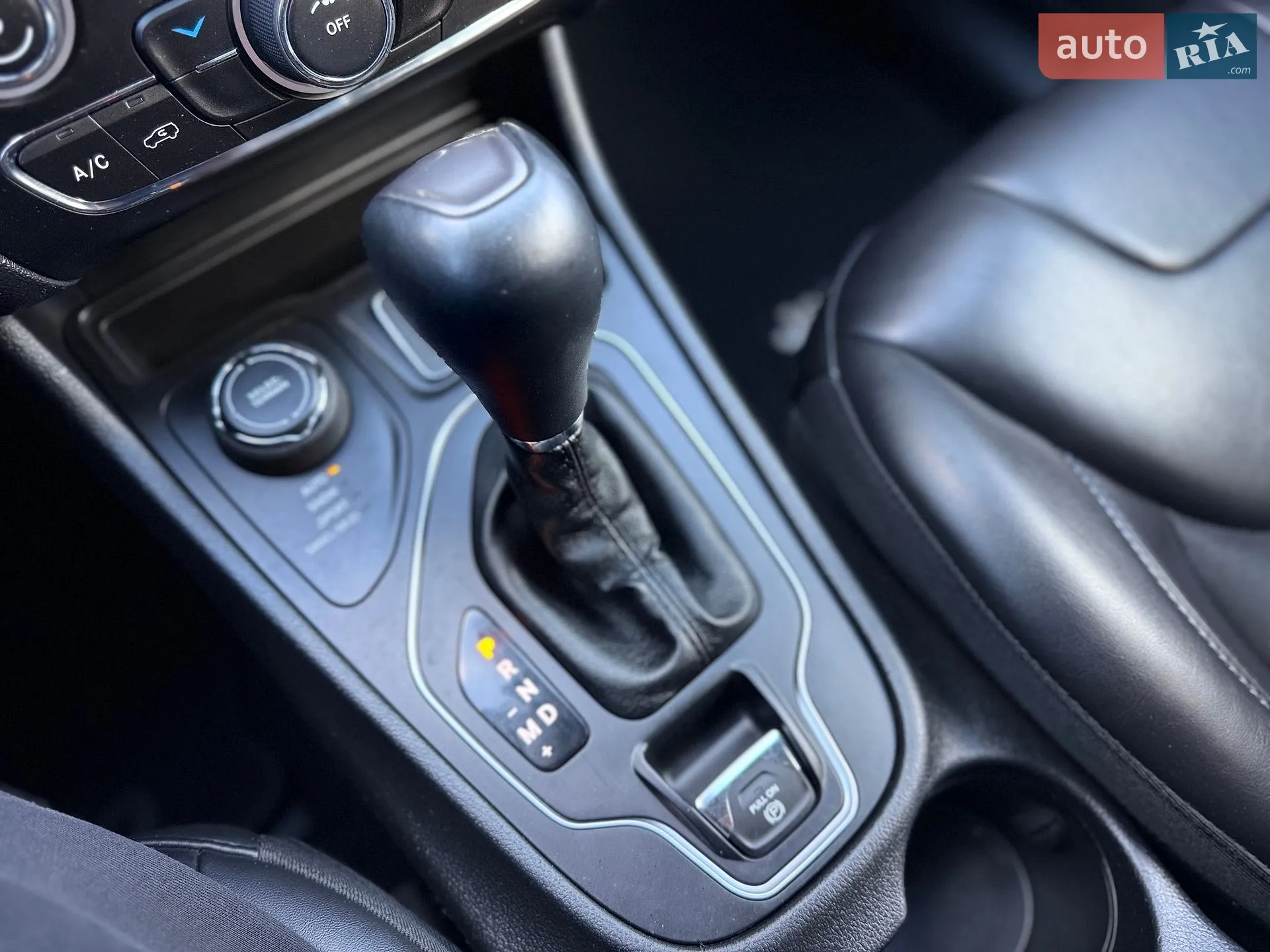 2019 Jeep Cherokee - мініатюра 37