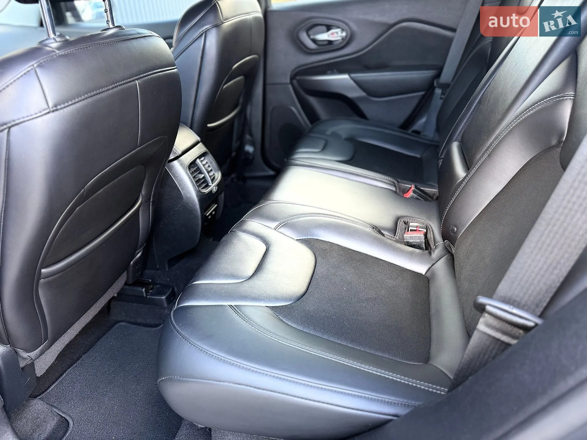 2019 Jeep Cherokee - мініатюра 56