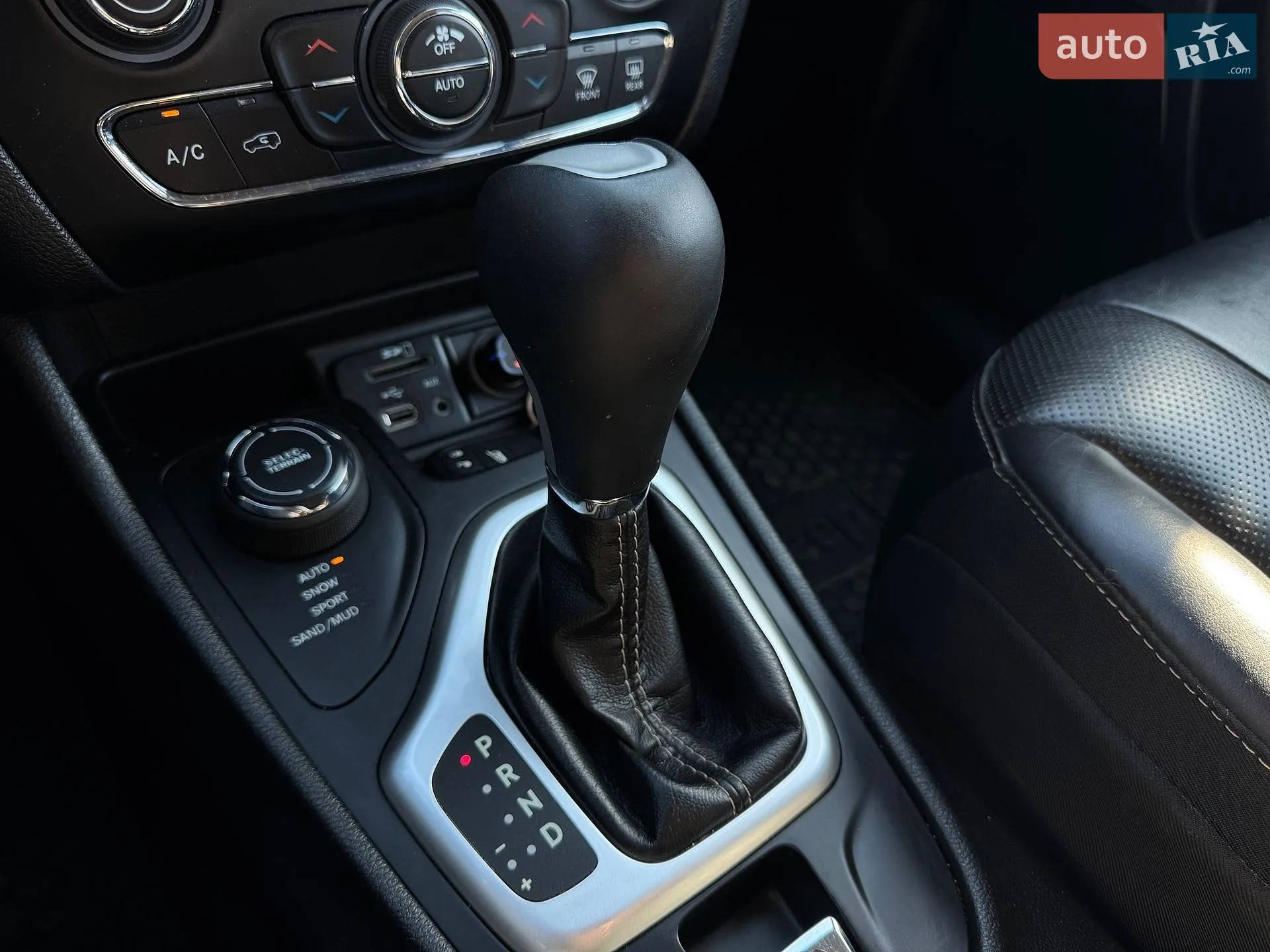 2016 Jeep Cherokee - мініатюра 28