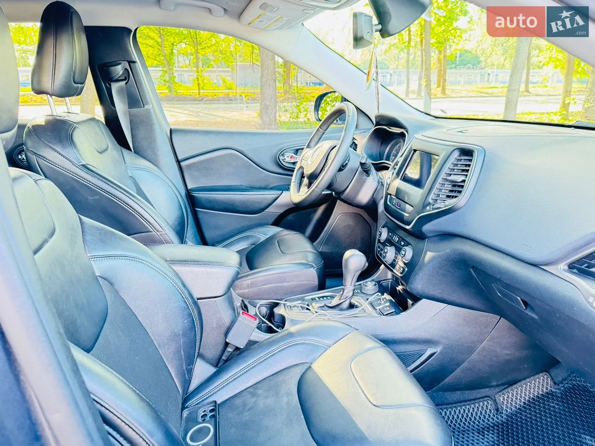 2020 Jeep Cherokee - мініатюра 14