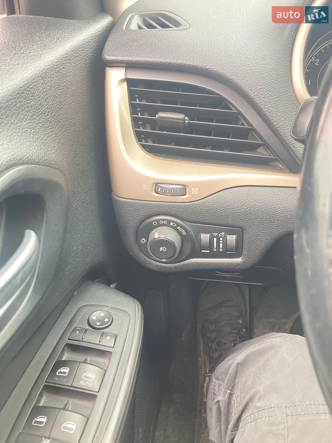 2015 Jeep Cherokee - мініатюра 17