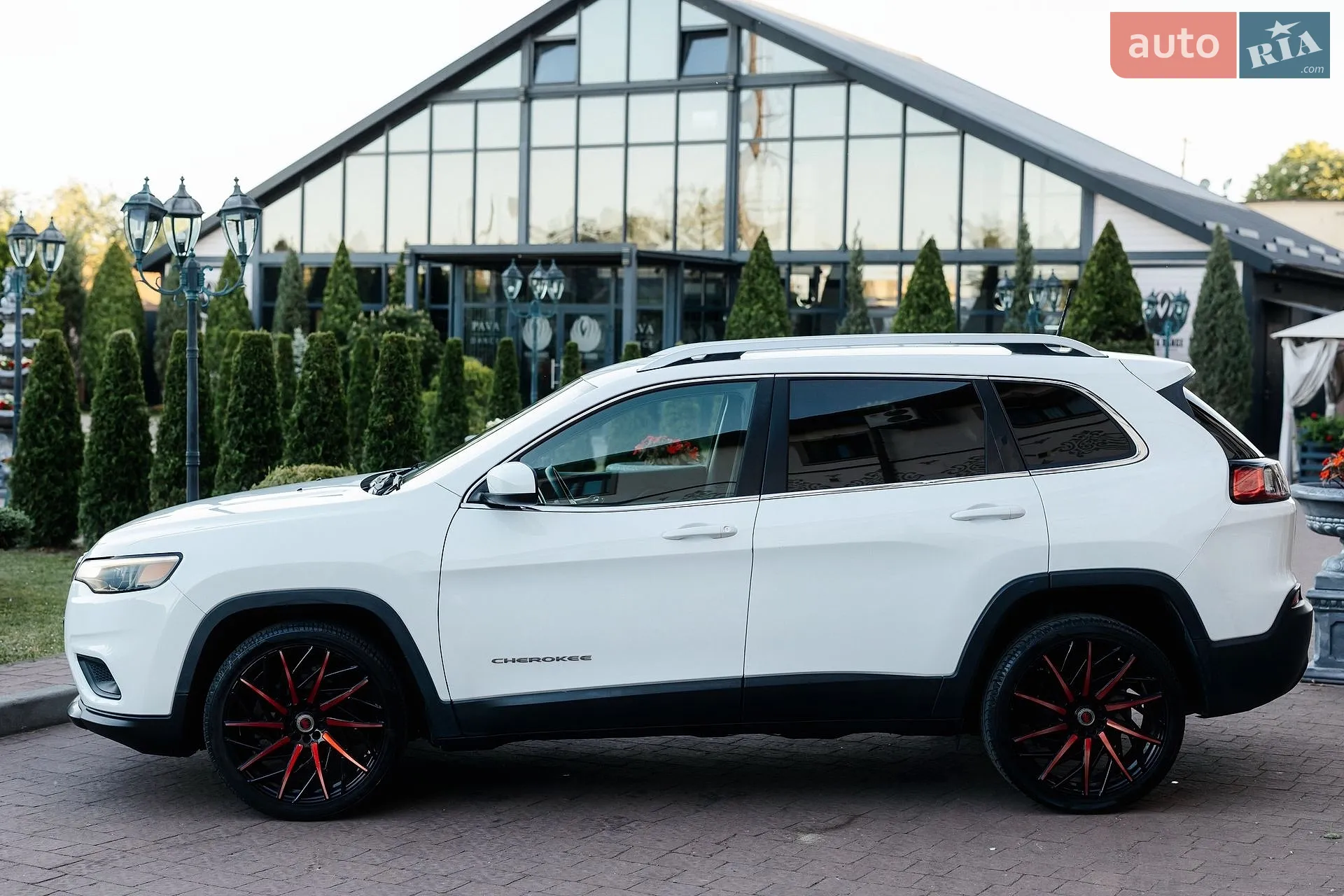 2019 Jeep Cherokee - мініатюра 12