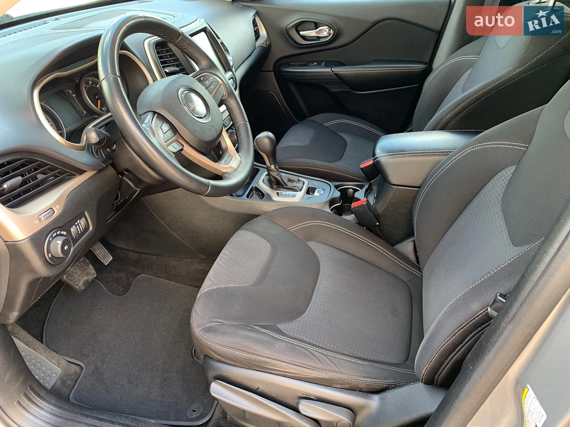 2015 Jeep Cherokee - мініатюра 31