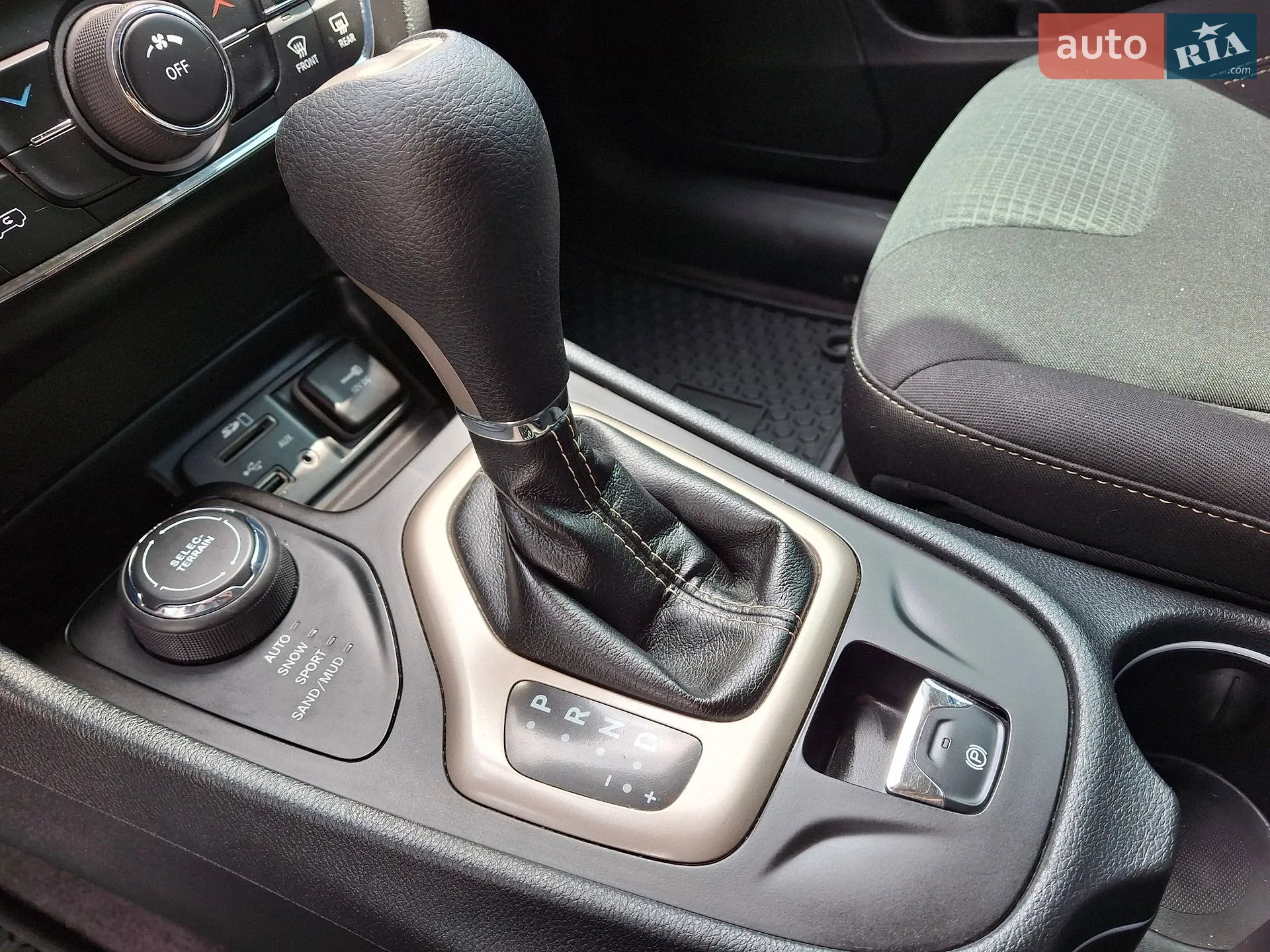 2016 Jeep Cherokee - мініатюра 23