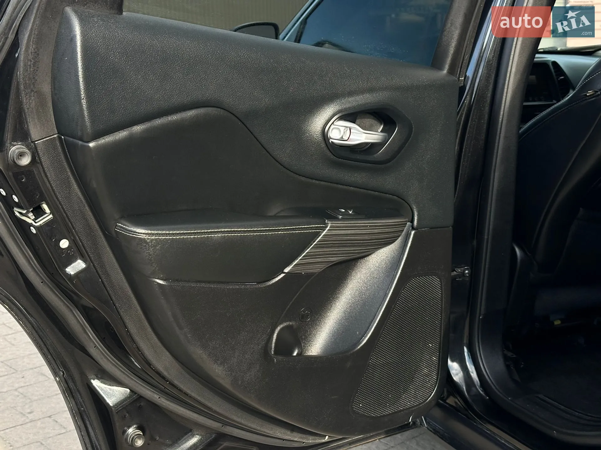 2015 Jeep Cherokee - мініатюра 44